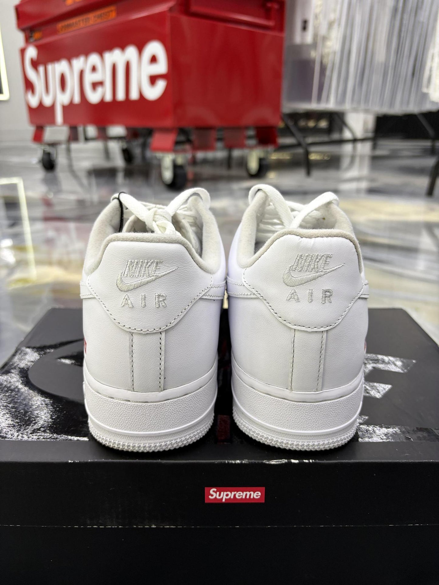 Nike Air Force One Low Supreme "White" Used Size 8