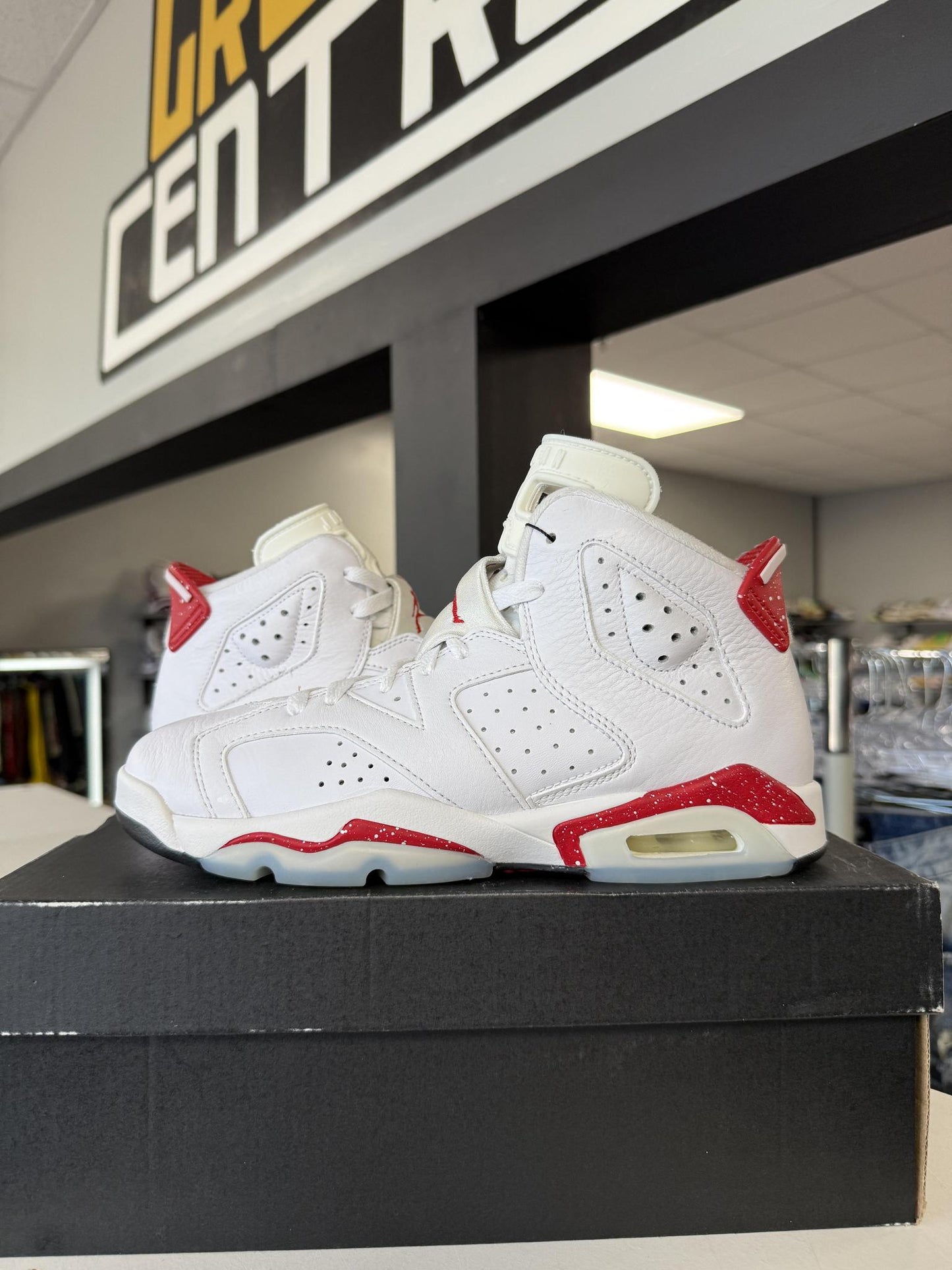 Jordan 6 "Red Oreo" Used Size 6Y/7.5W