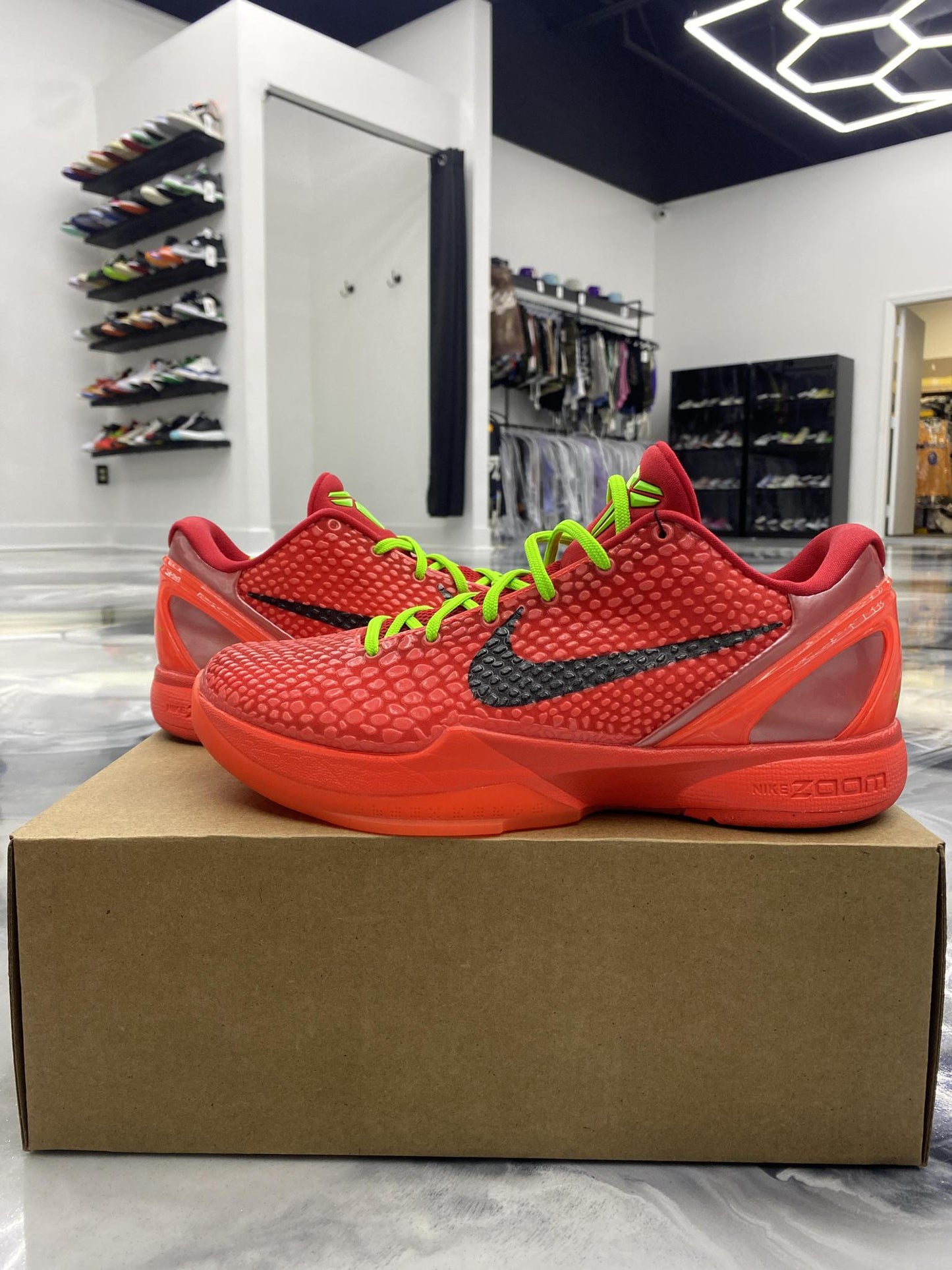 Nike Kobe 6 "Reverse Grinch" Used Size 10.5