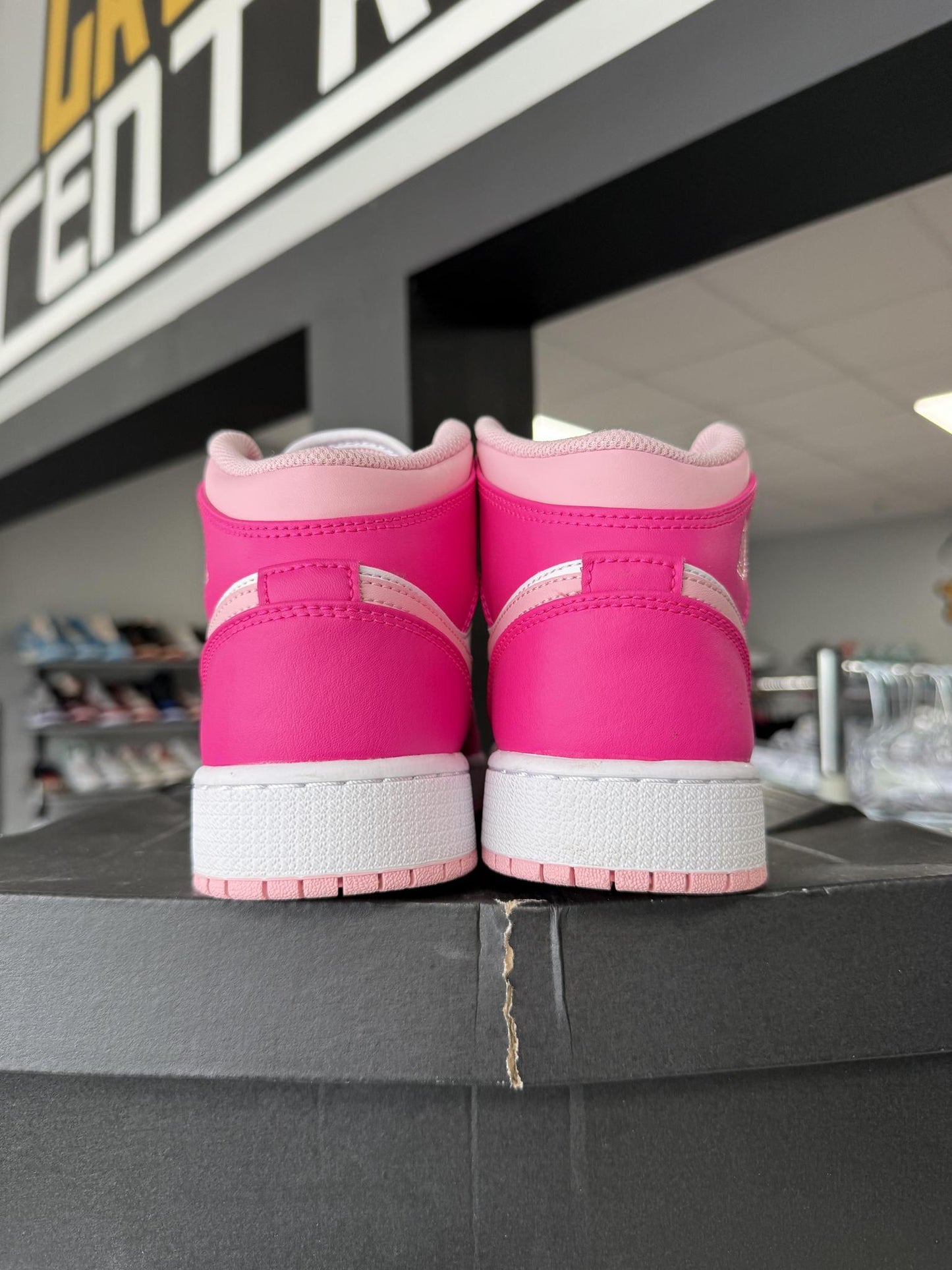 Jordan 1 Mid Medium Soft Pink Used Size 7Y/8.5W