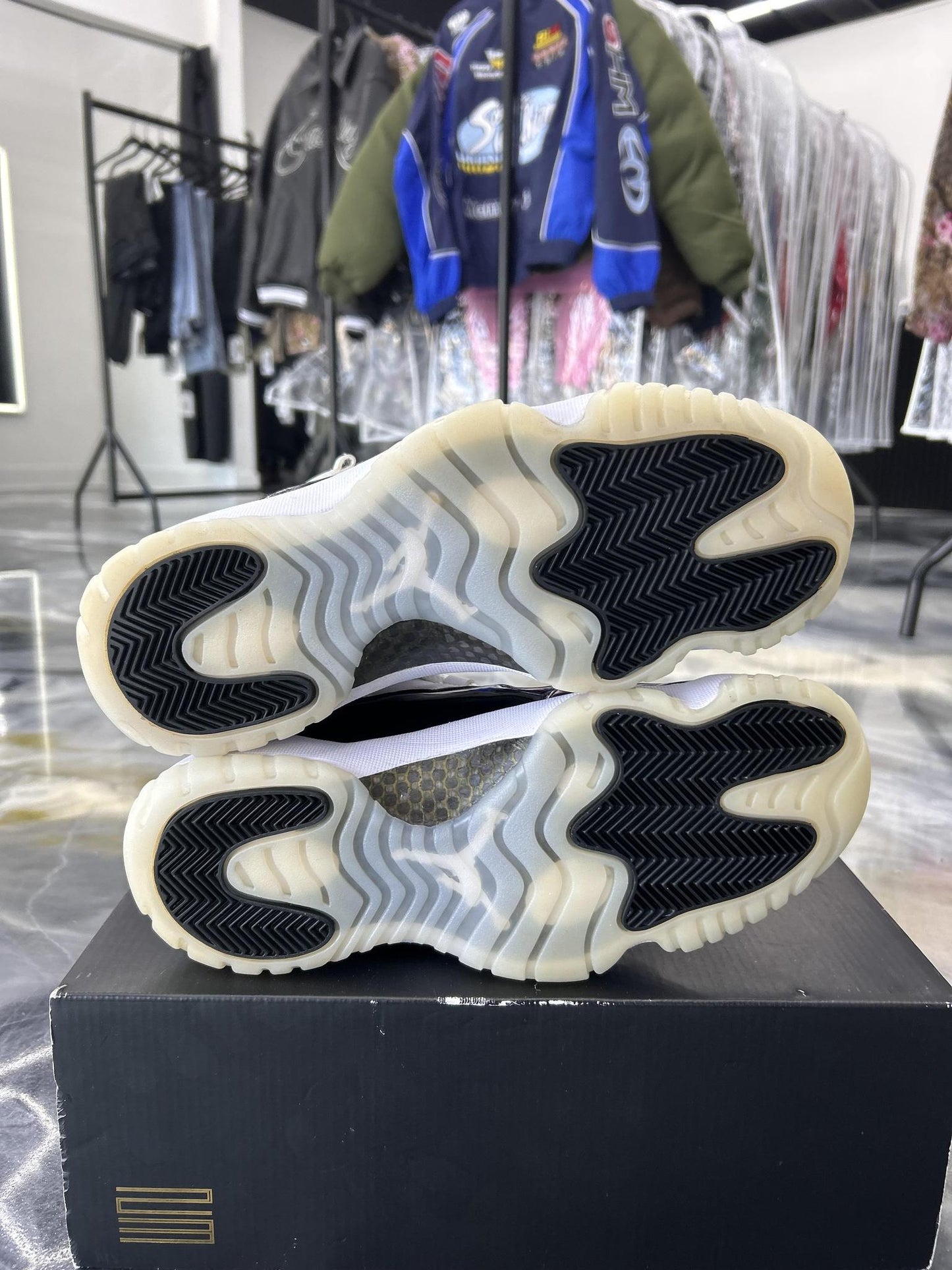 Jordan 11 "Gratitude" Used Size 9
