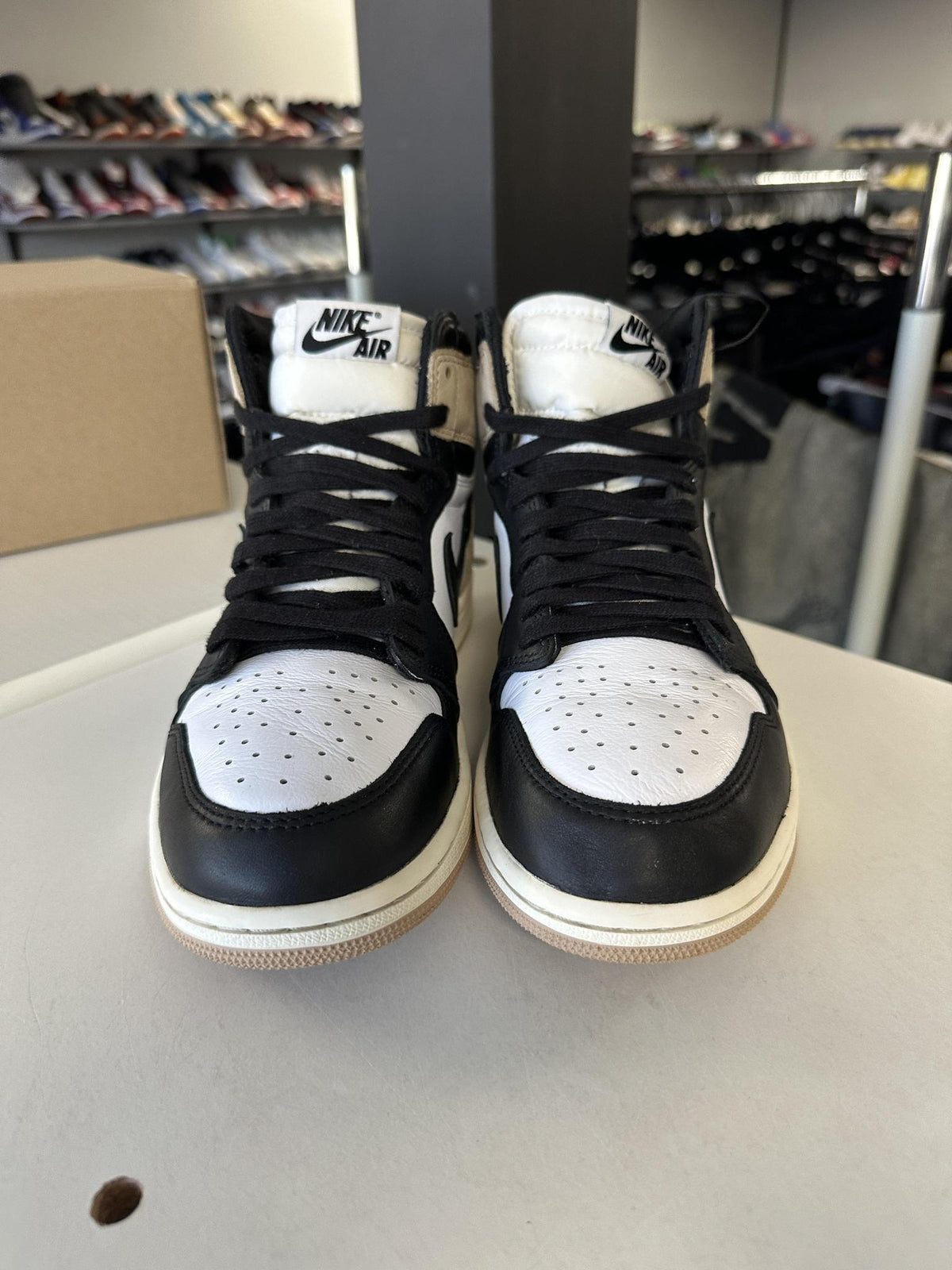Jordan 1 "Latte" Size 7Y/8.5W Used