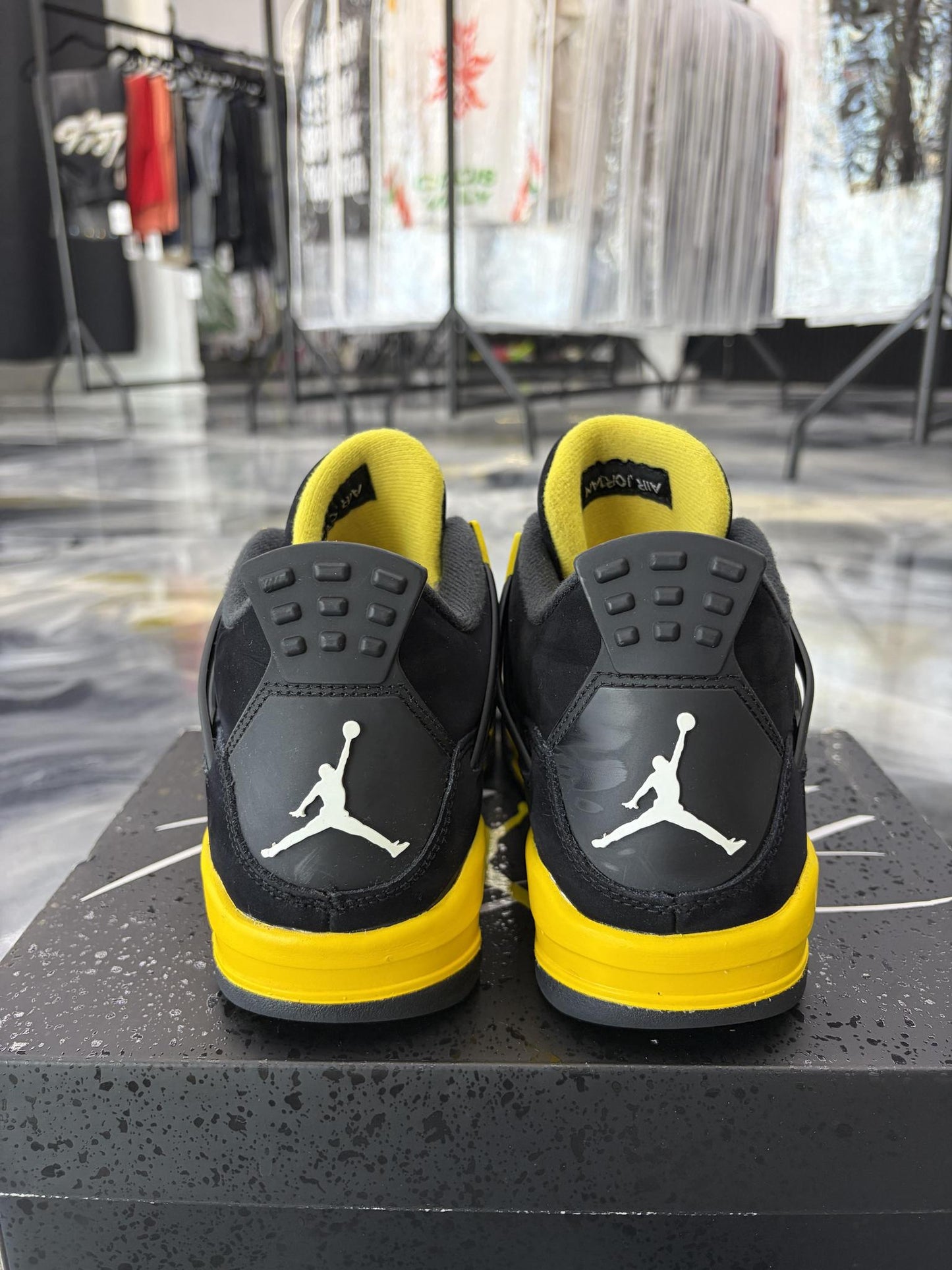 Jordan 4 "Thunder" Used Size 6.5Y/8W