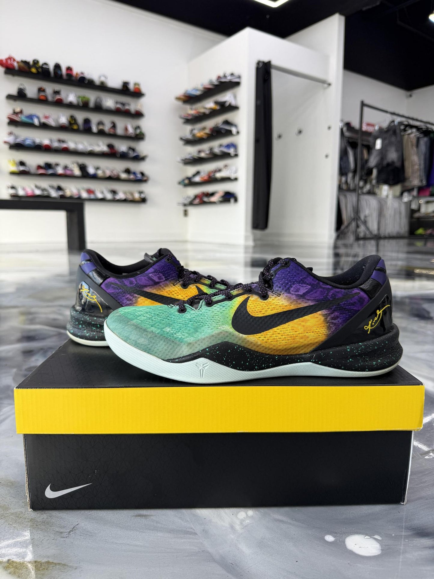 Kobe 8 "Easter" Used Size 9.5