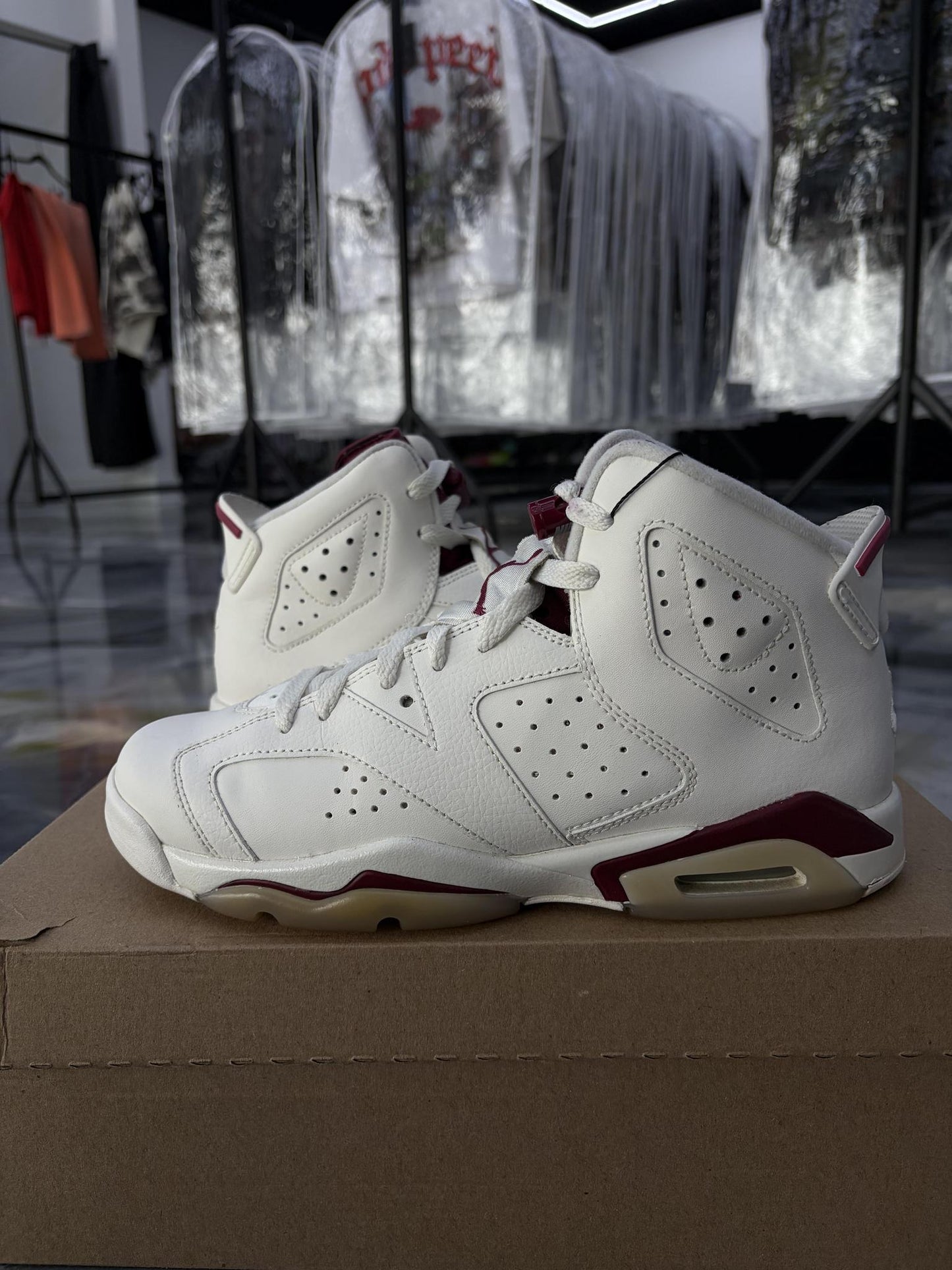 Jordan 6 "Maroon" Used Size 7Y/8.5W