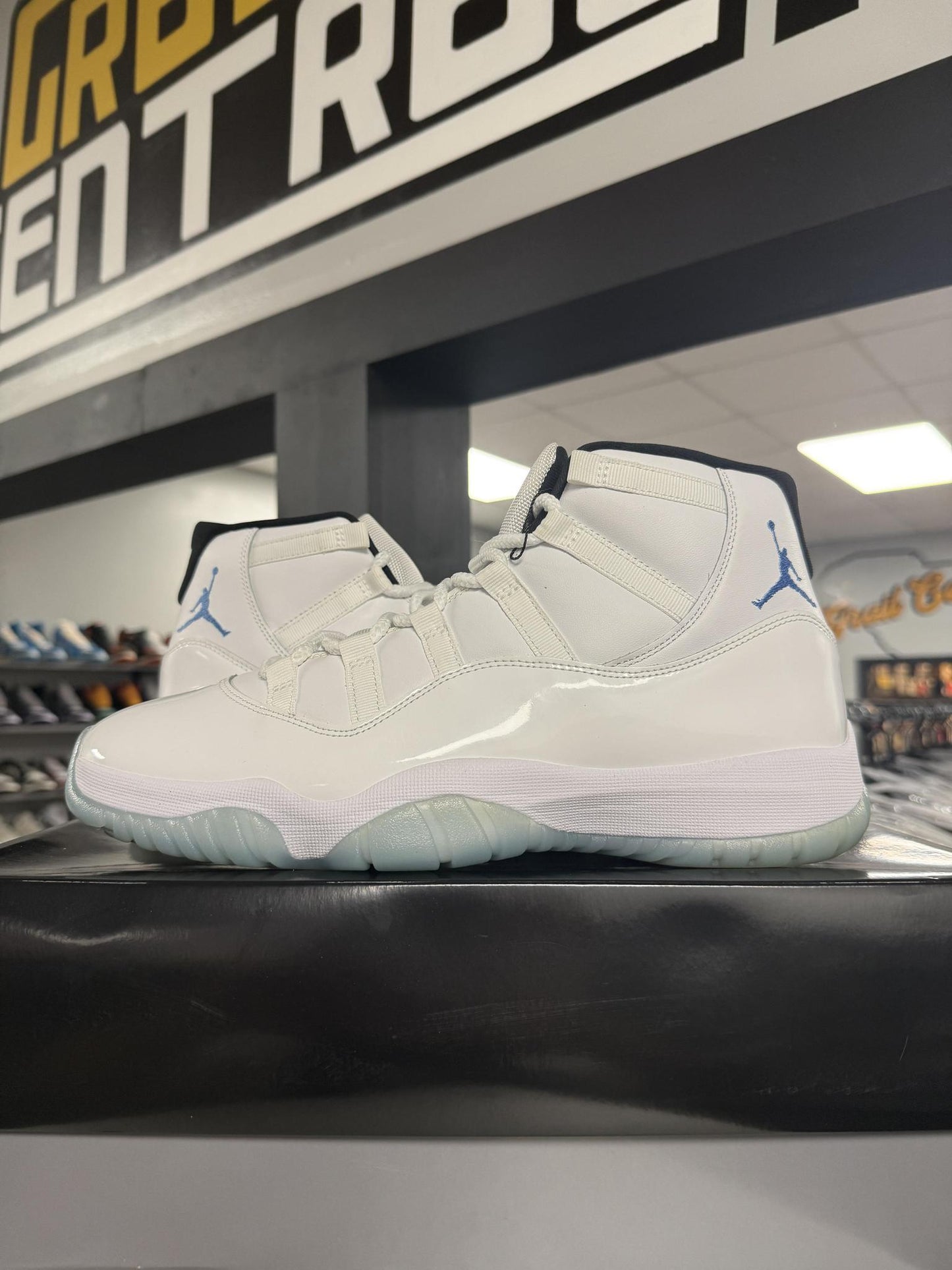 Jordan 11 "Legend Blue" Used Size 11.5