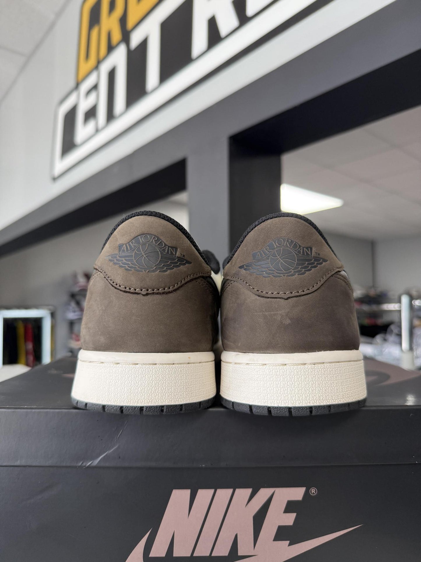 Jordan 1 Low "Mocha" Used Size 12