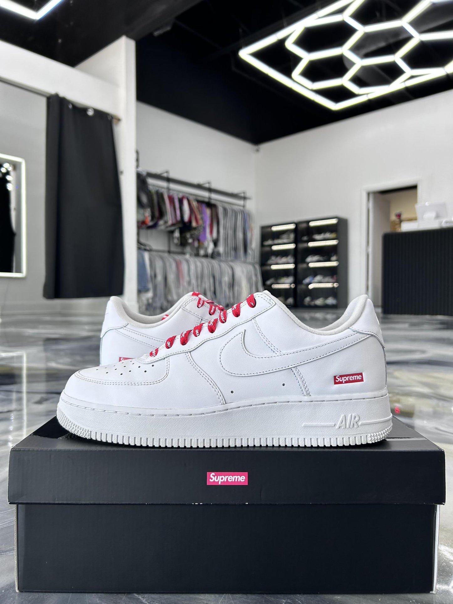 Nike x Supreme Air Force 1 Low "White" Used Size 9.5