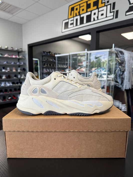 Yeezy 700 "Analog" Used Size 11