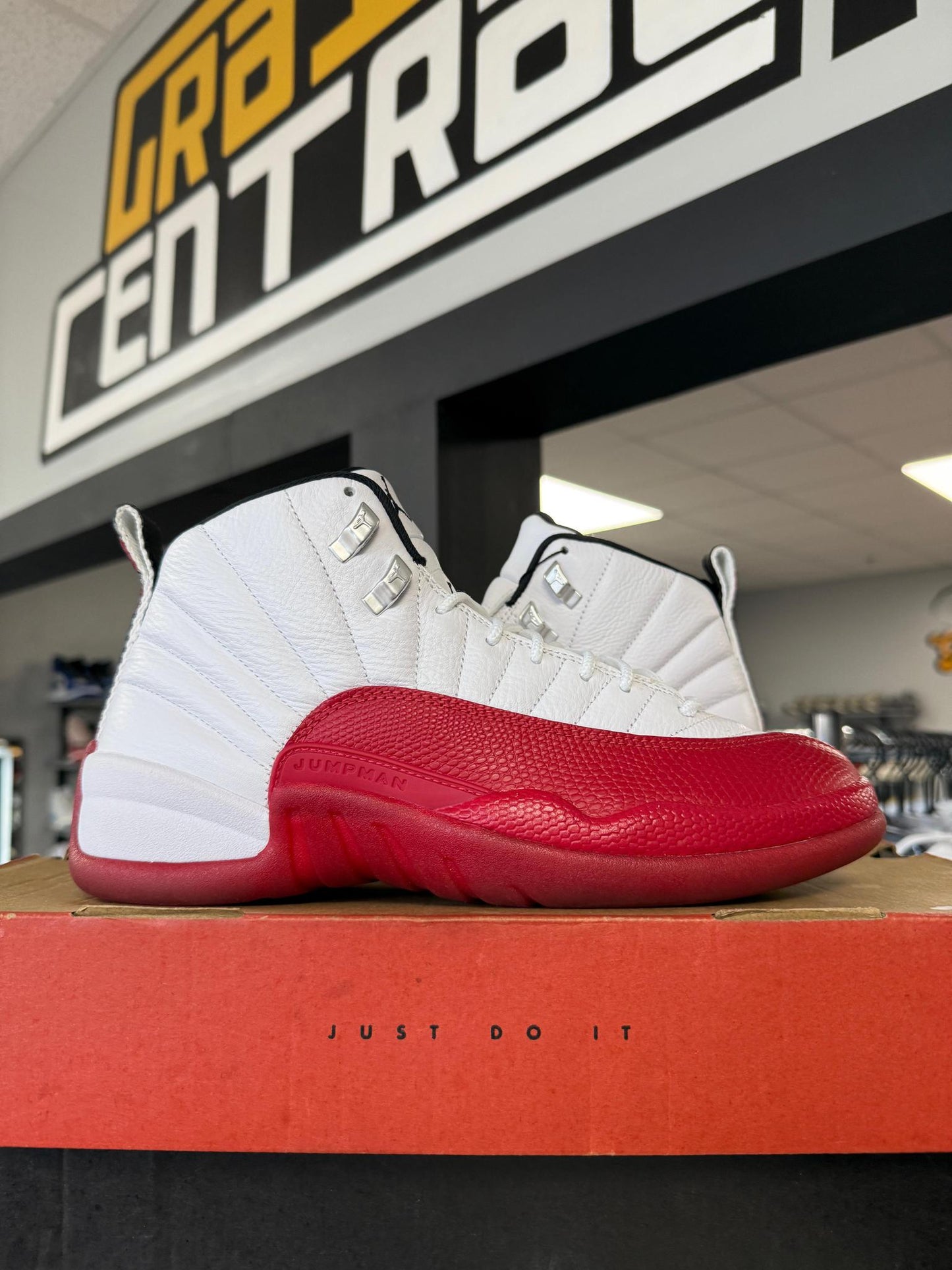 Jordan 12 "Cherry" Used Size 8.5