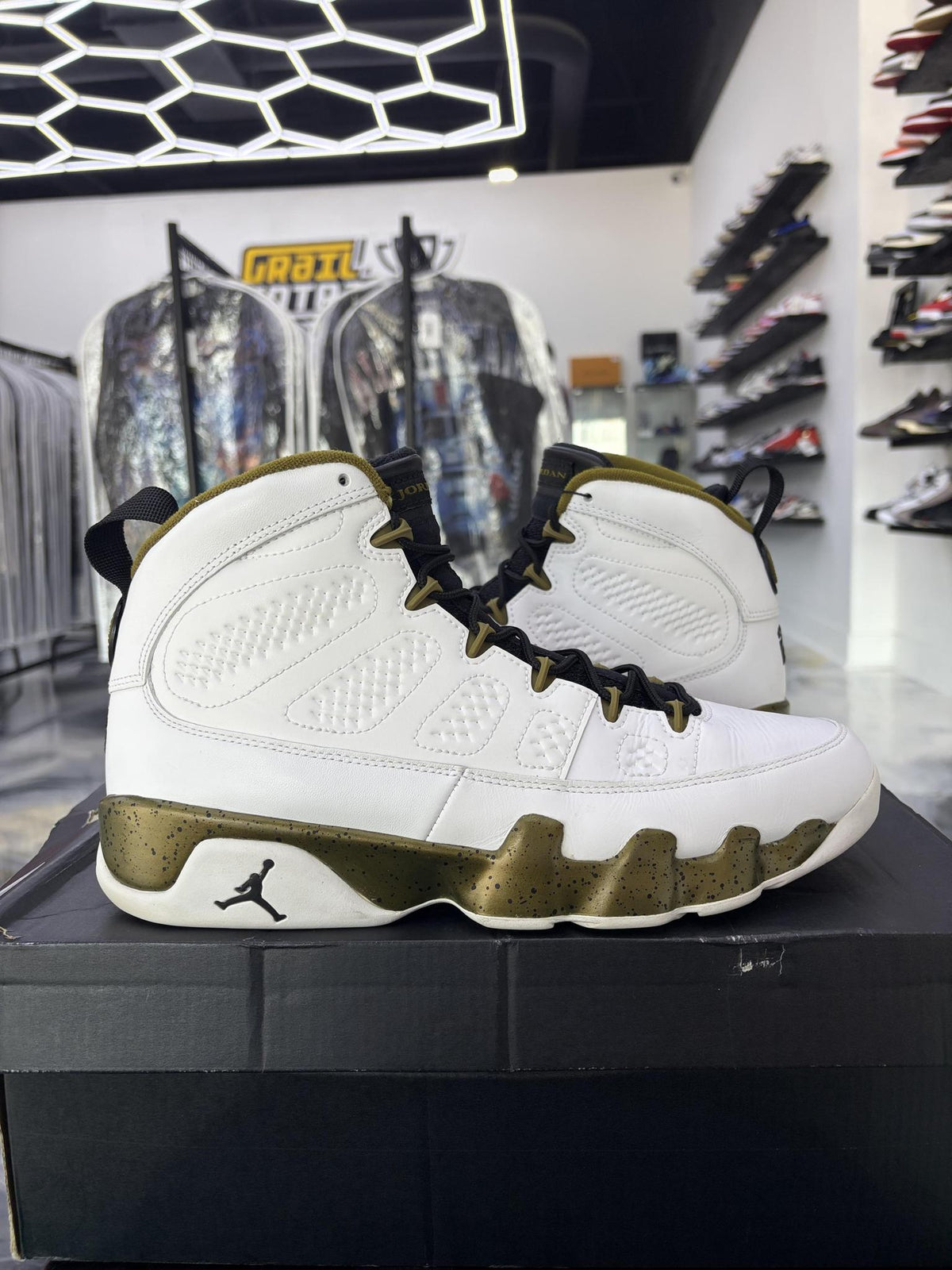 Jordan 9 "Statue" Used Size 9.5
