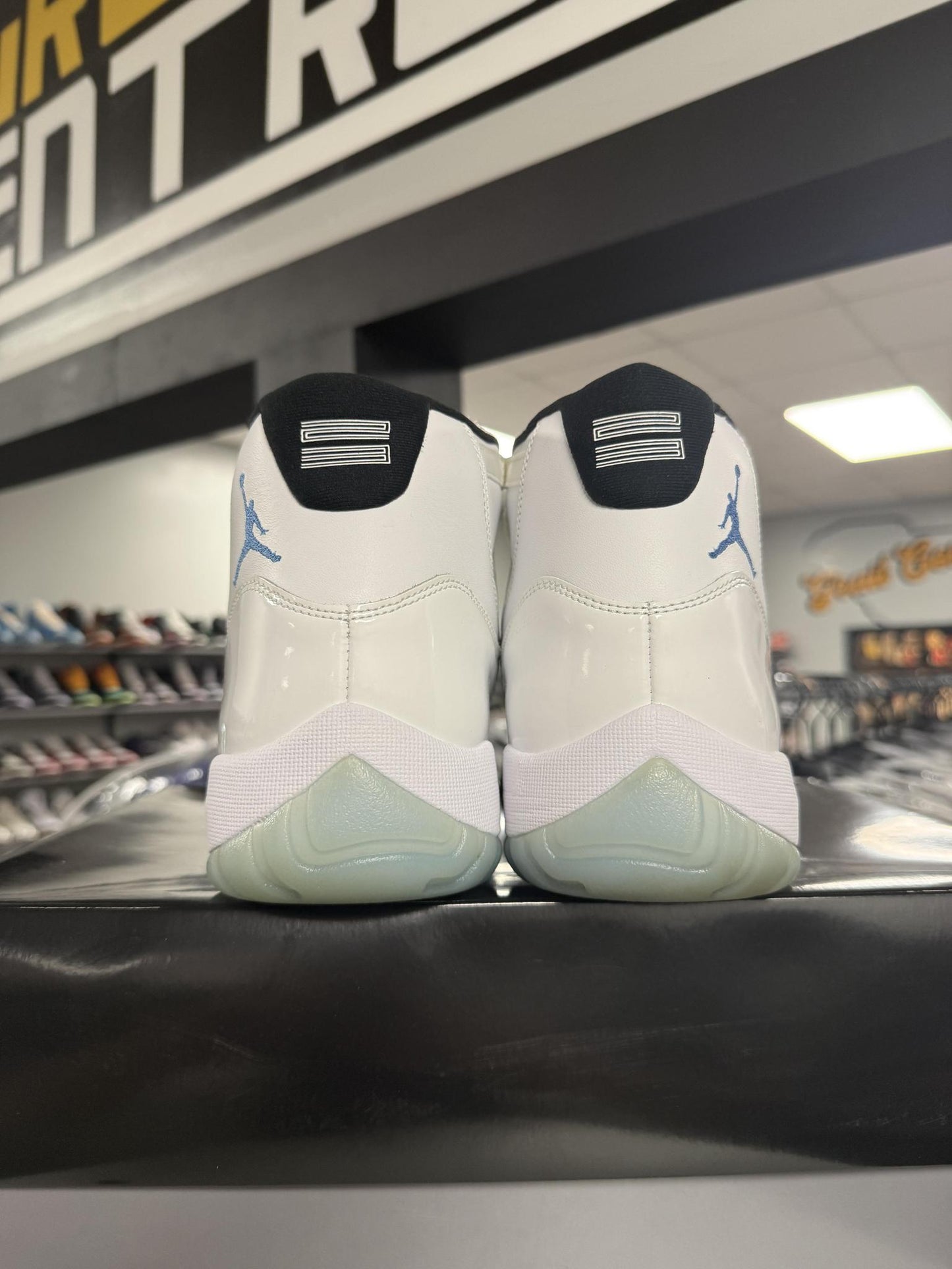Jordan 11 "Legend Blue" Used Size 11.5