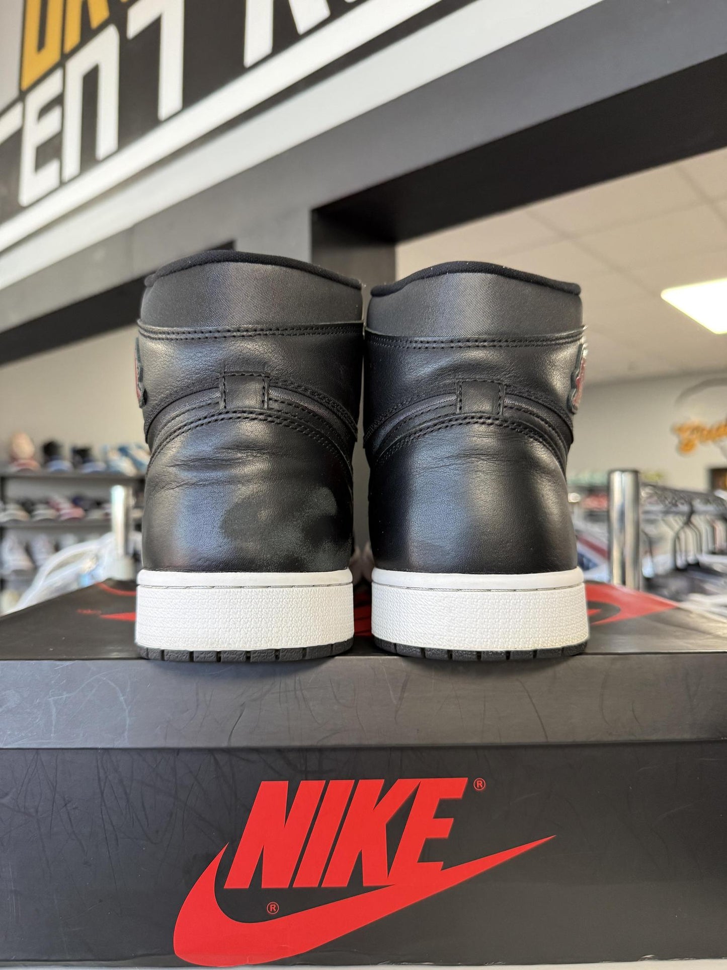 Jordan 1 Black Gym Red Used Size 12