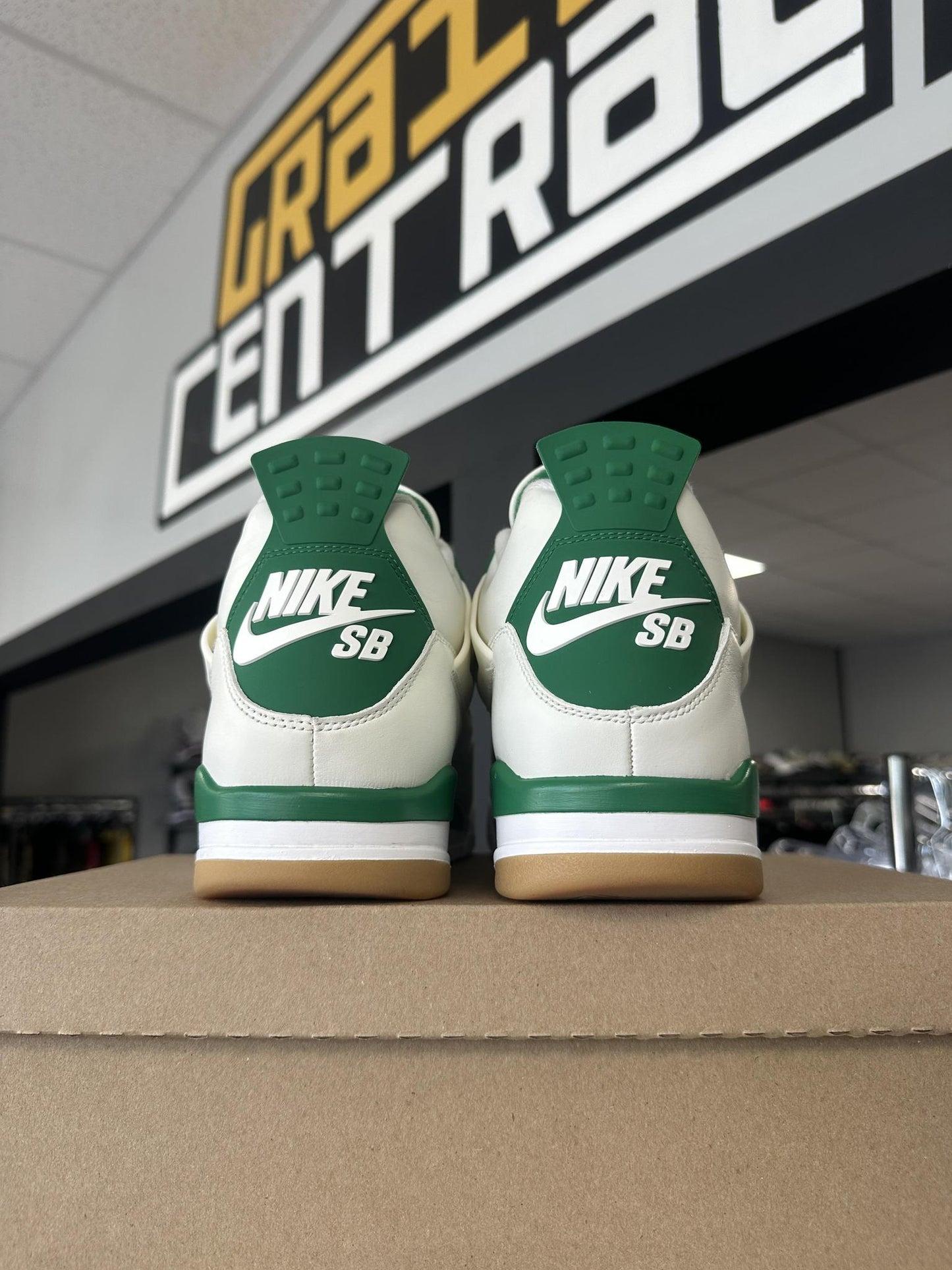 Jordan 4 SB "Pine Green" Size 13