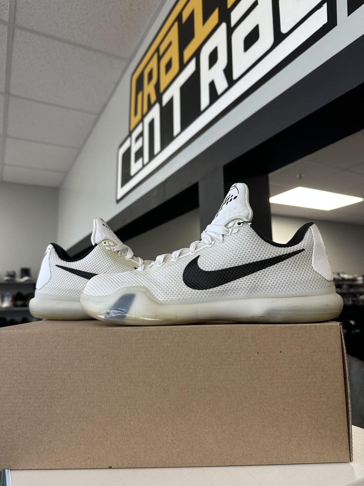 Nike Kobe 10 "Fundamentals" Size 9.5 Used