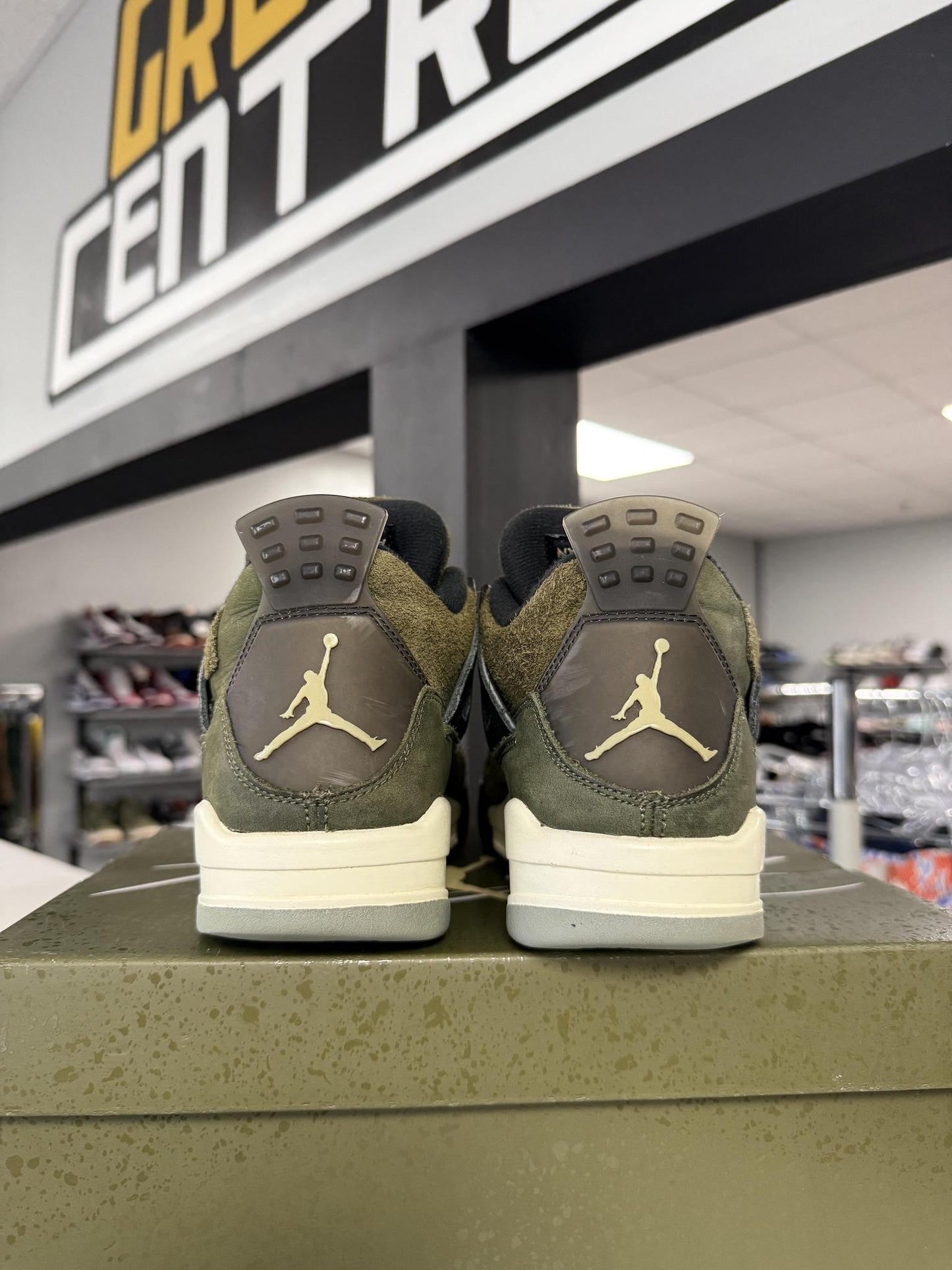 Jordan 4 Craft Olive Used Size 6Y/7.5W