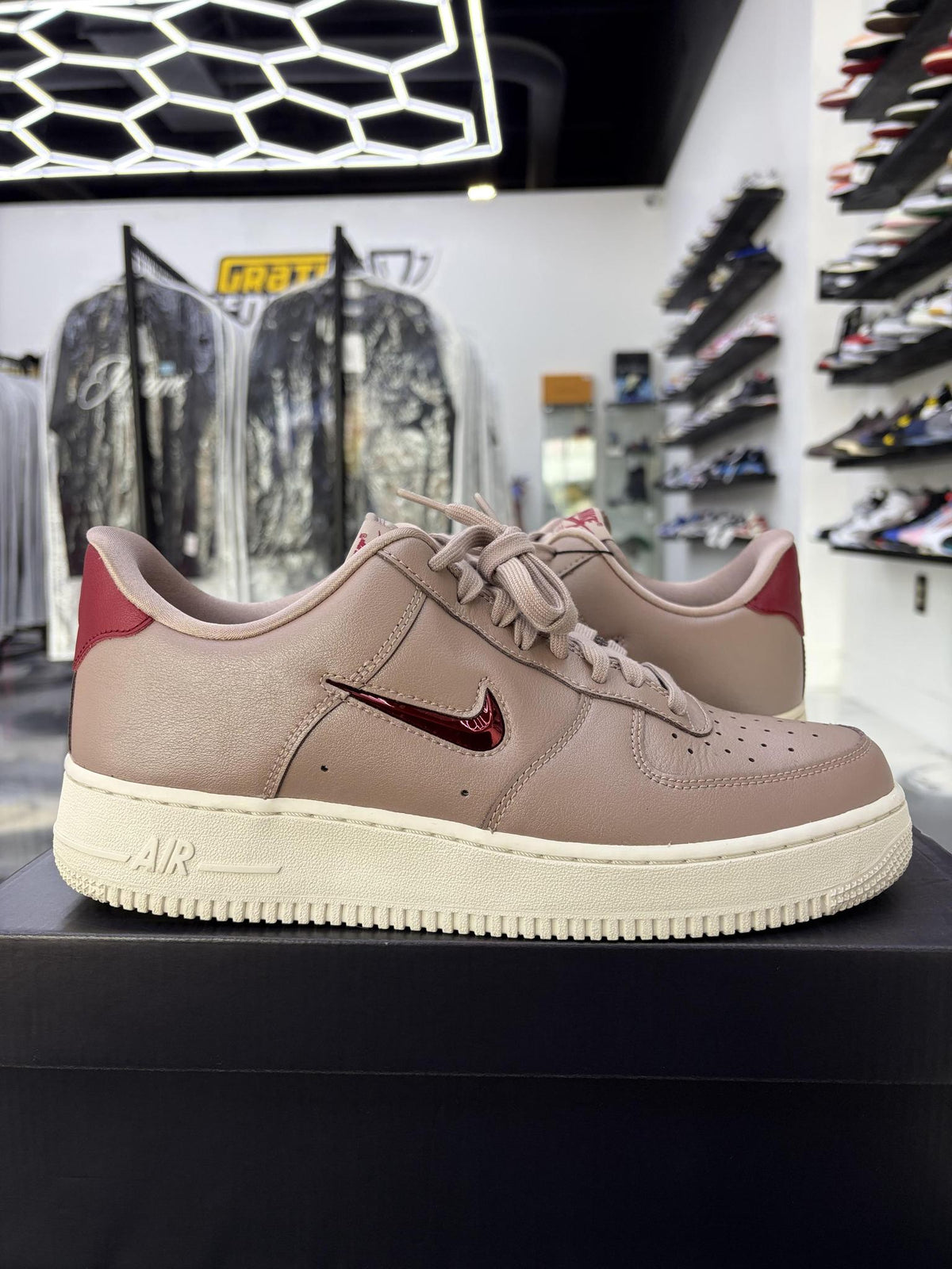 Nike Air Force 1 Low Jewel "Taupe Red Crush" Used Size 9