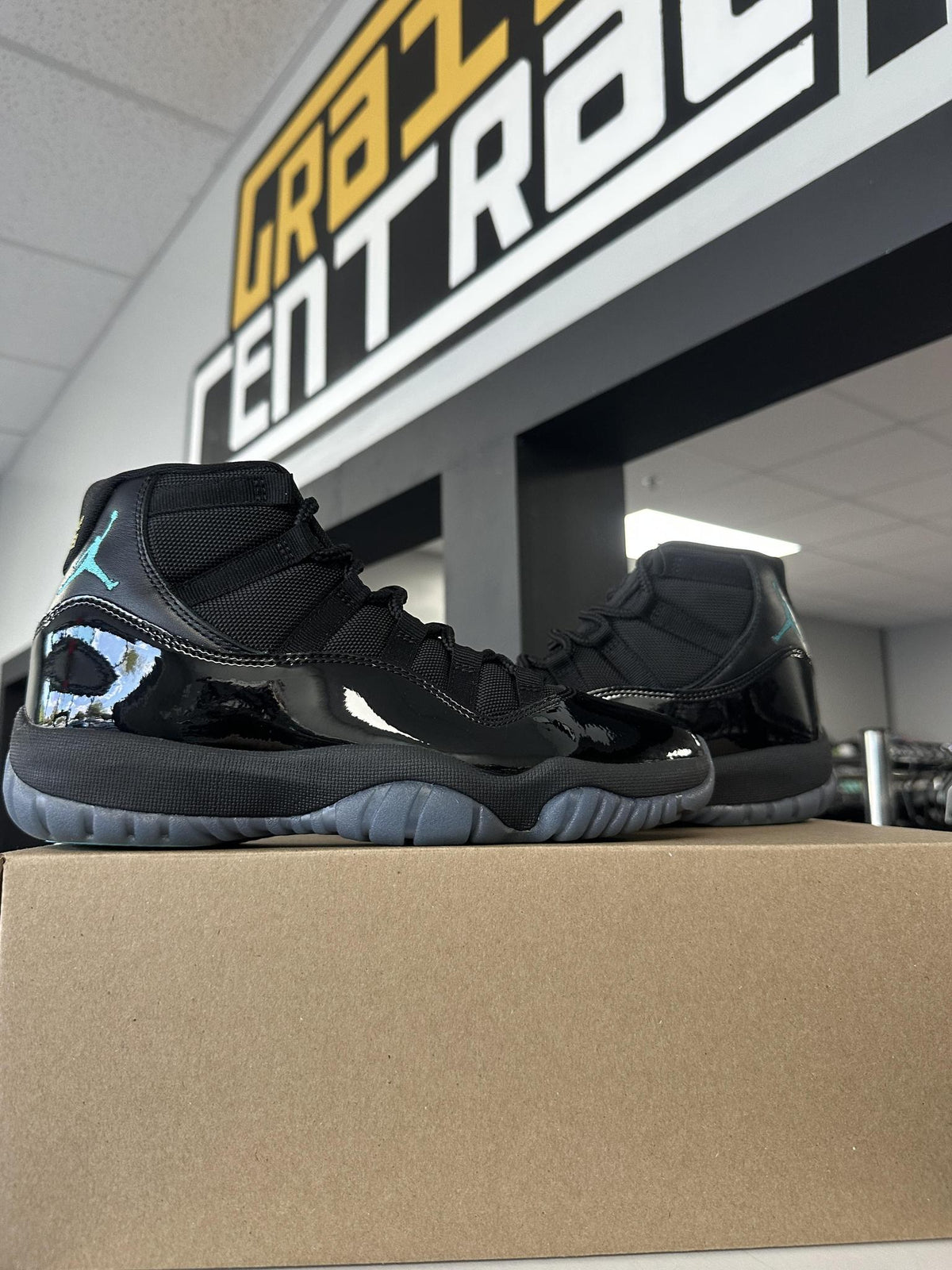 Jordan 11 "Gamma" 7Y/8.5W Used