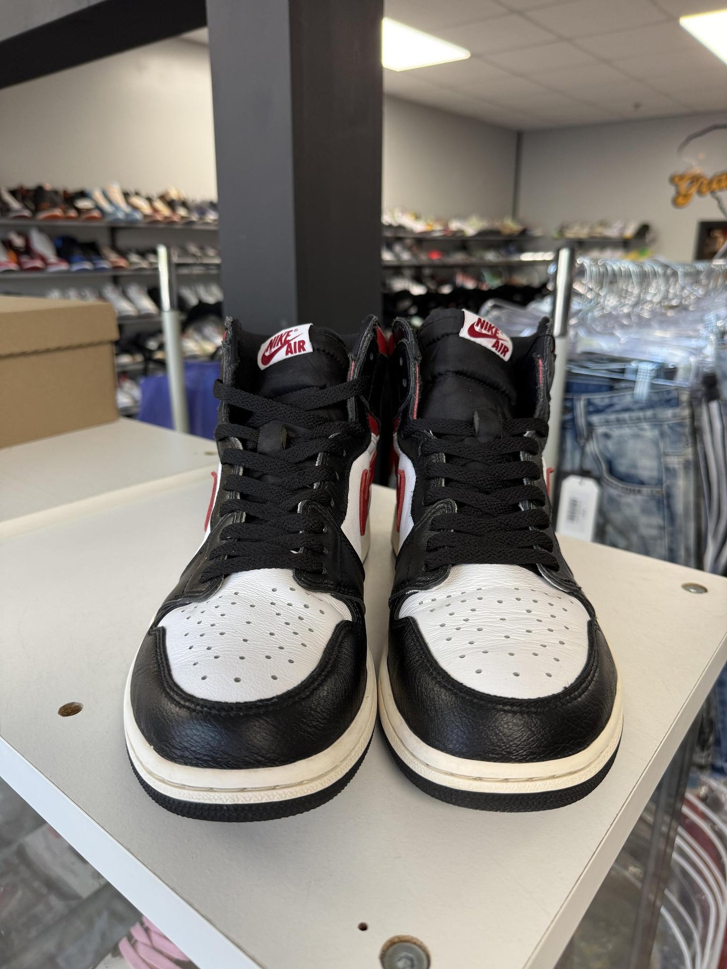 Jordan 1 "Gym Red" Used Size 11
