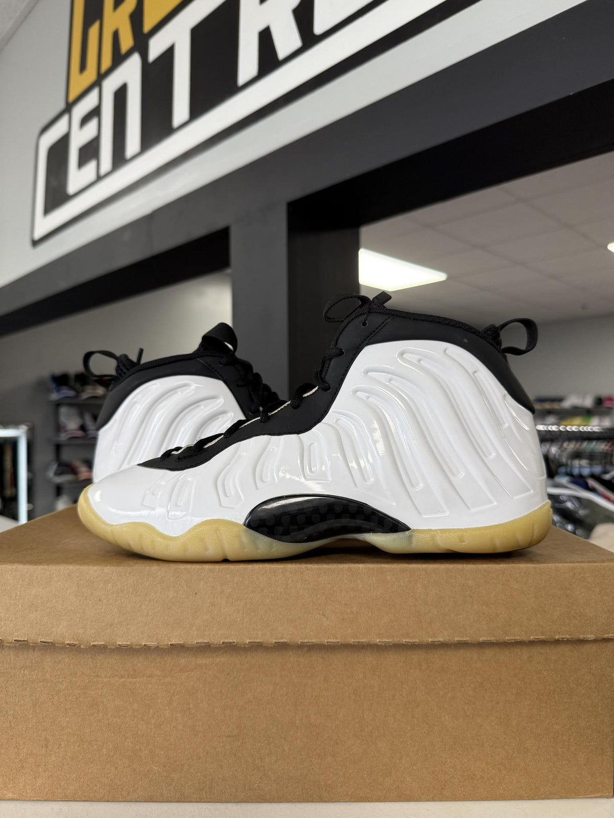 Nike Foamposite White and Black Used Size 7Y/8.5W