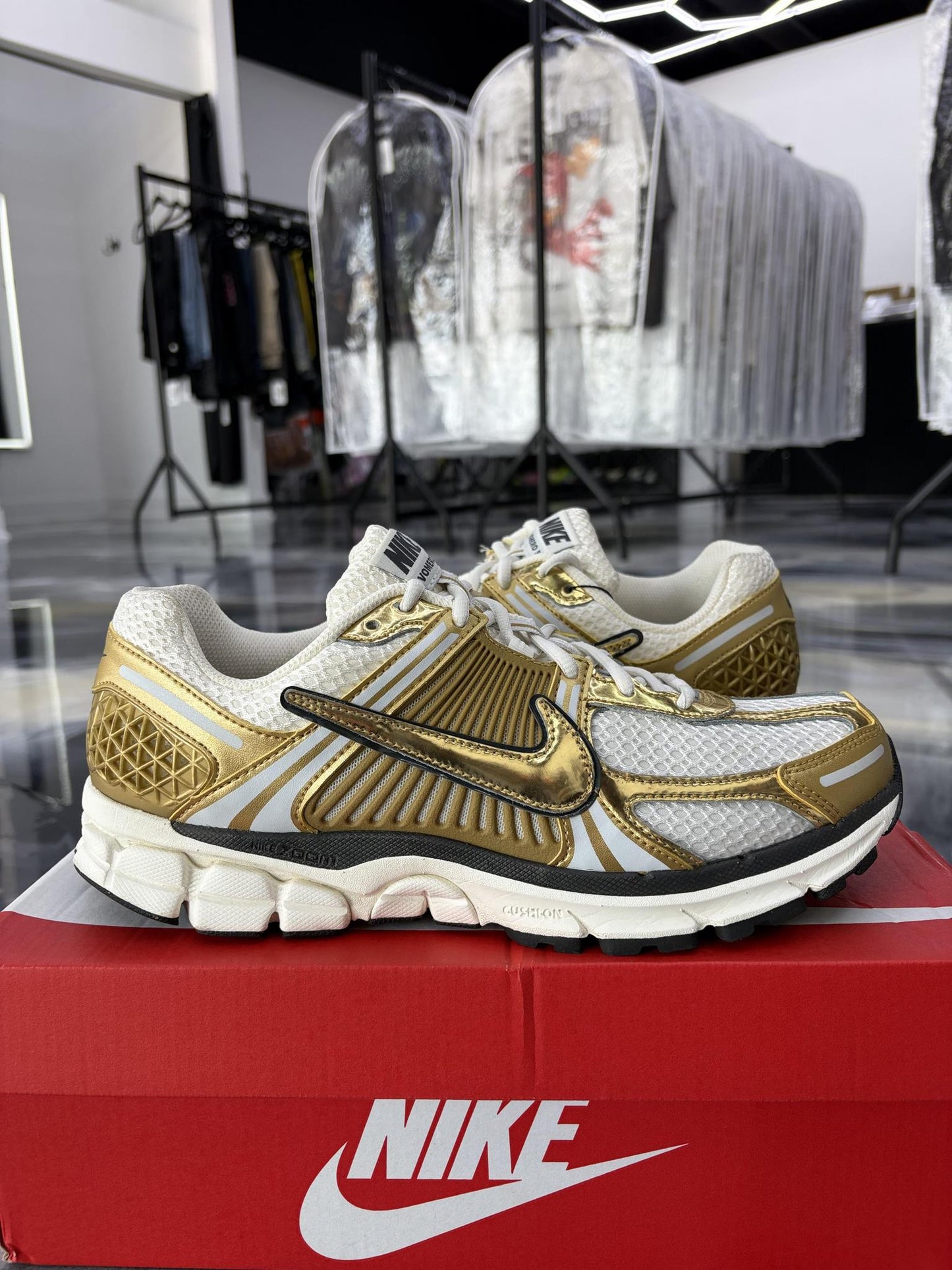 Nike Vomero 5 "Metallic Gold" Used Size 10