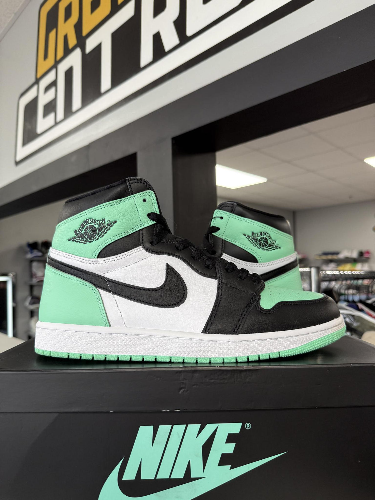 Jordan 1 "Green Glow" Used Size 11