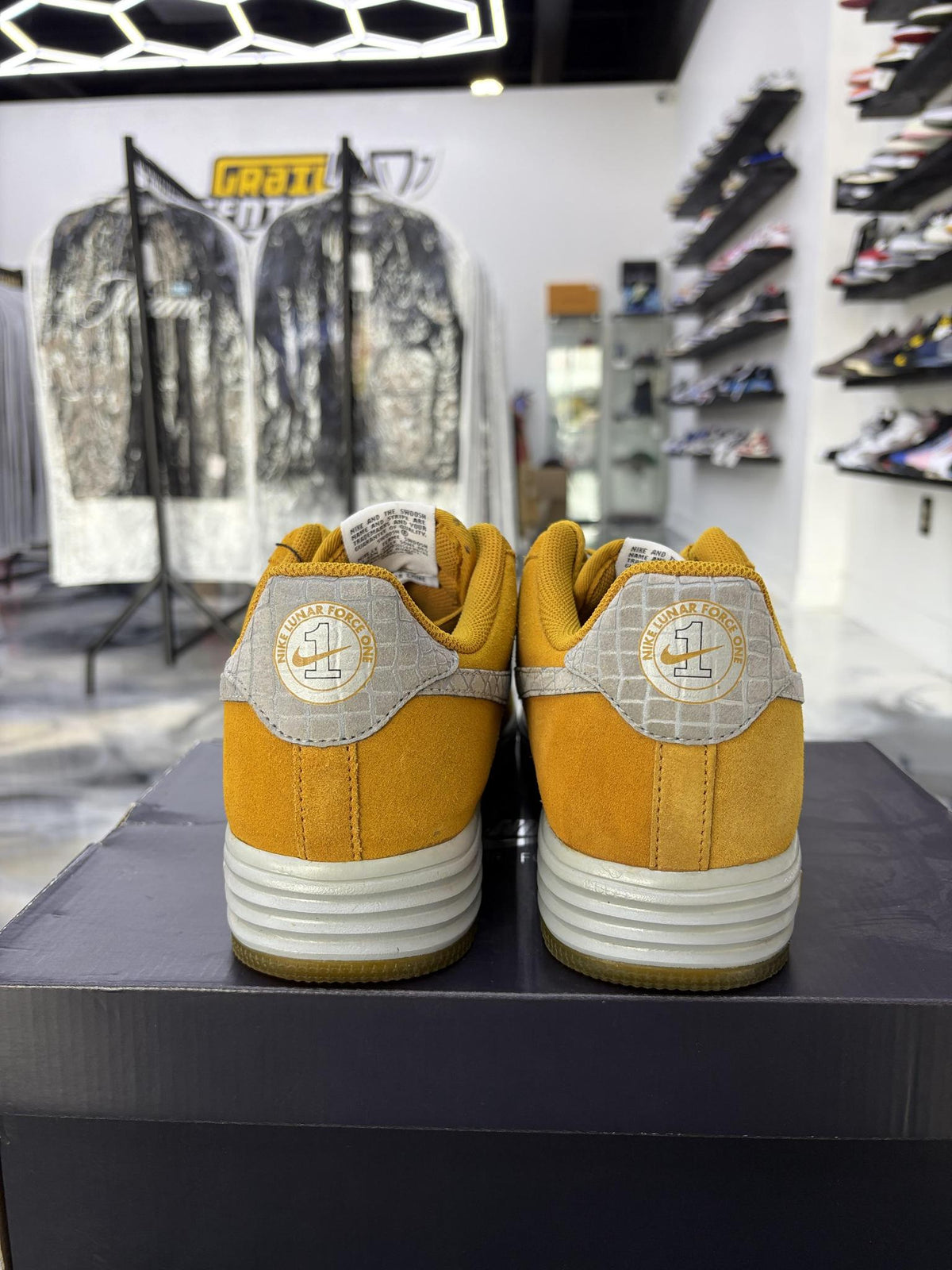 Nike Air Force 1 Low "University Gold" Used Size 9