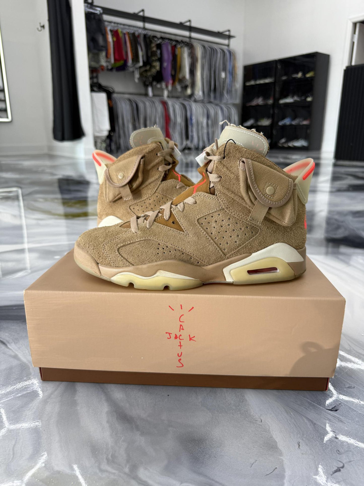 Jordan 6 X Travis Scott "British Khaki" Used Size 9