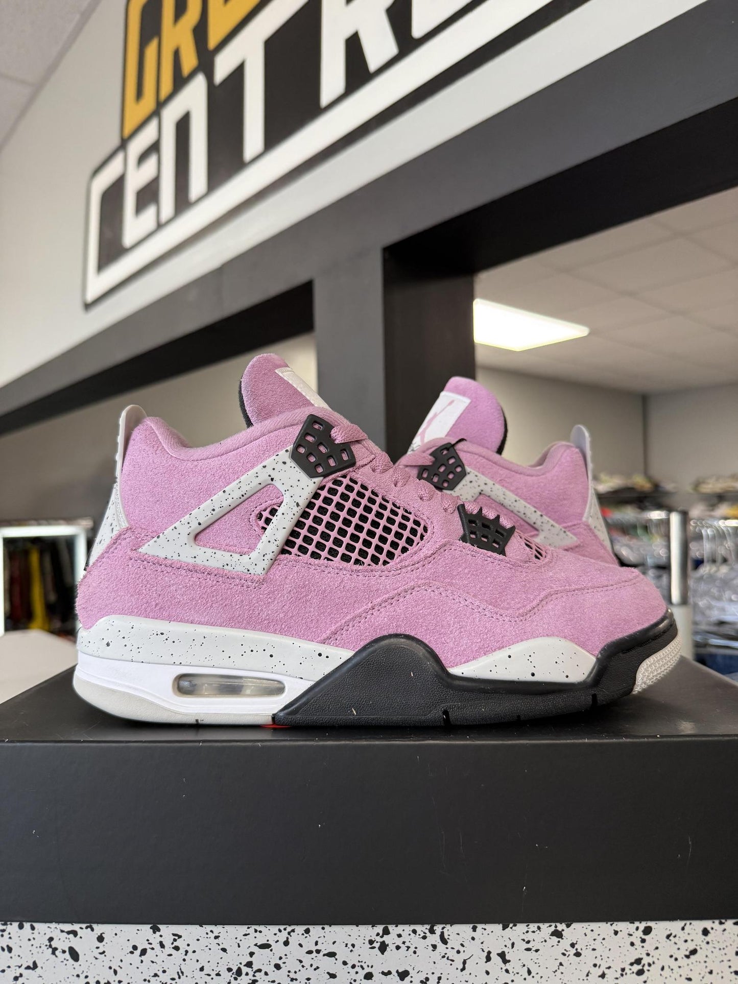 Jordan 4 "Orchid" Used Size 8.5
