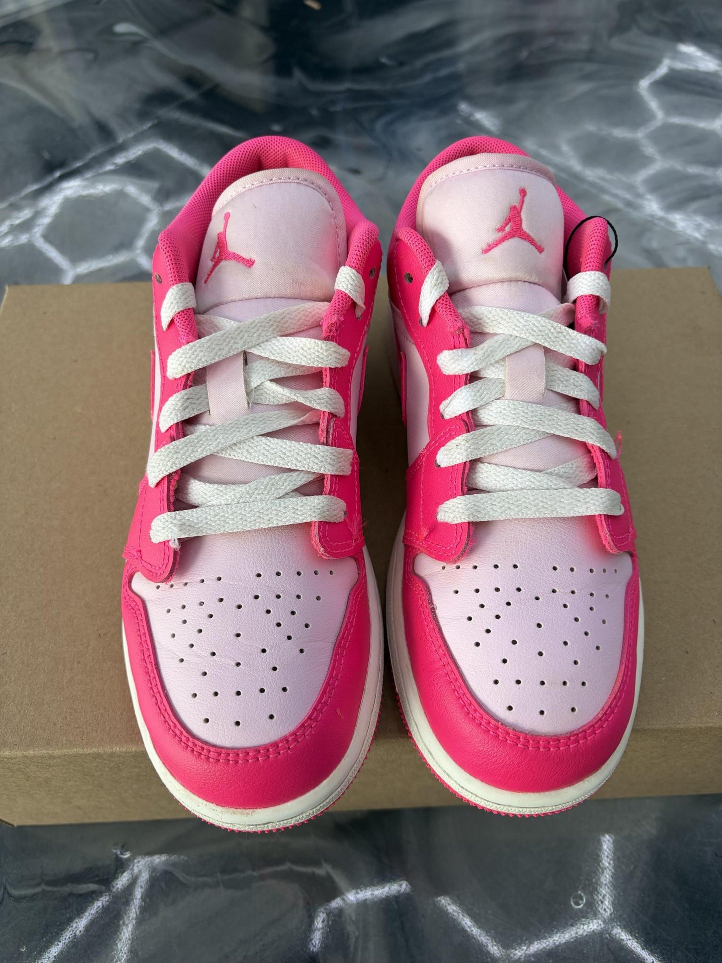 Jordan 1 Low "Valentine's Day" Used Size 4Y/5.5W