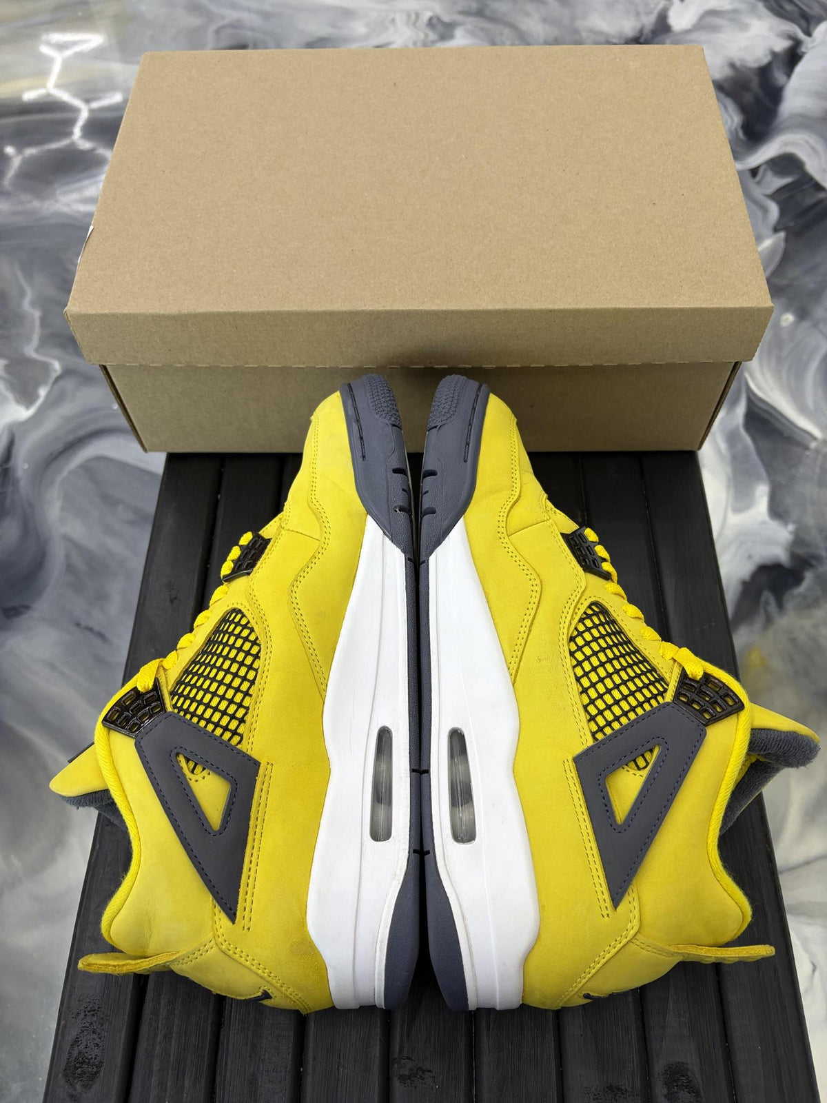 Jordan 4 "Lightning" Used Size 9.5