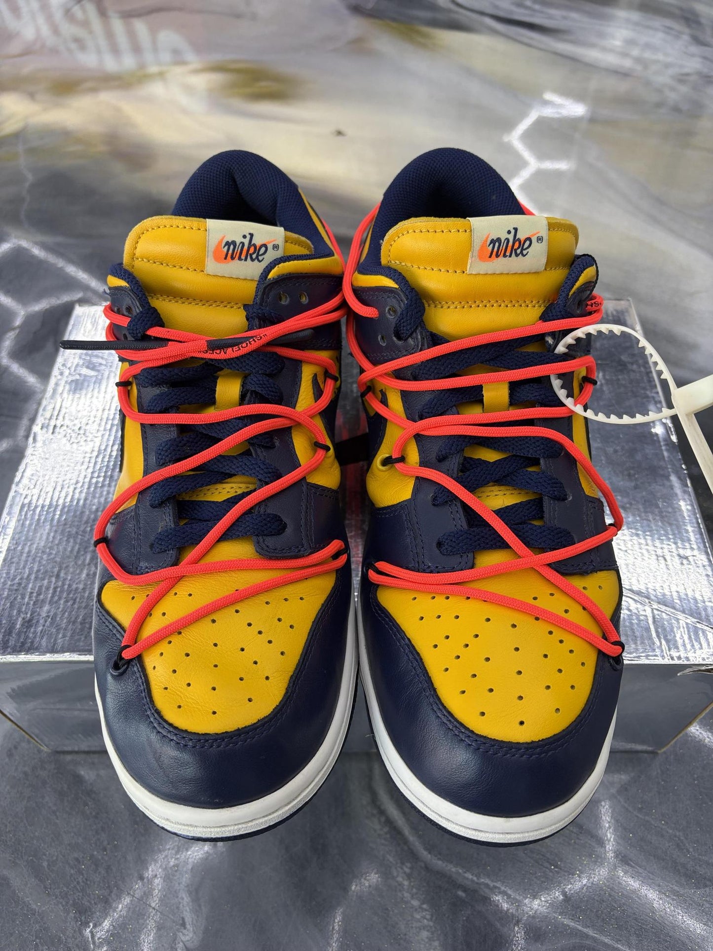 Nike Dunk Low Off White "University Gold" Used Size 11