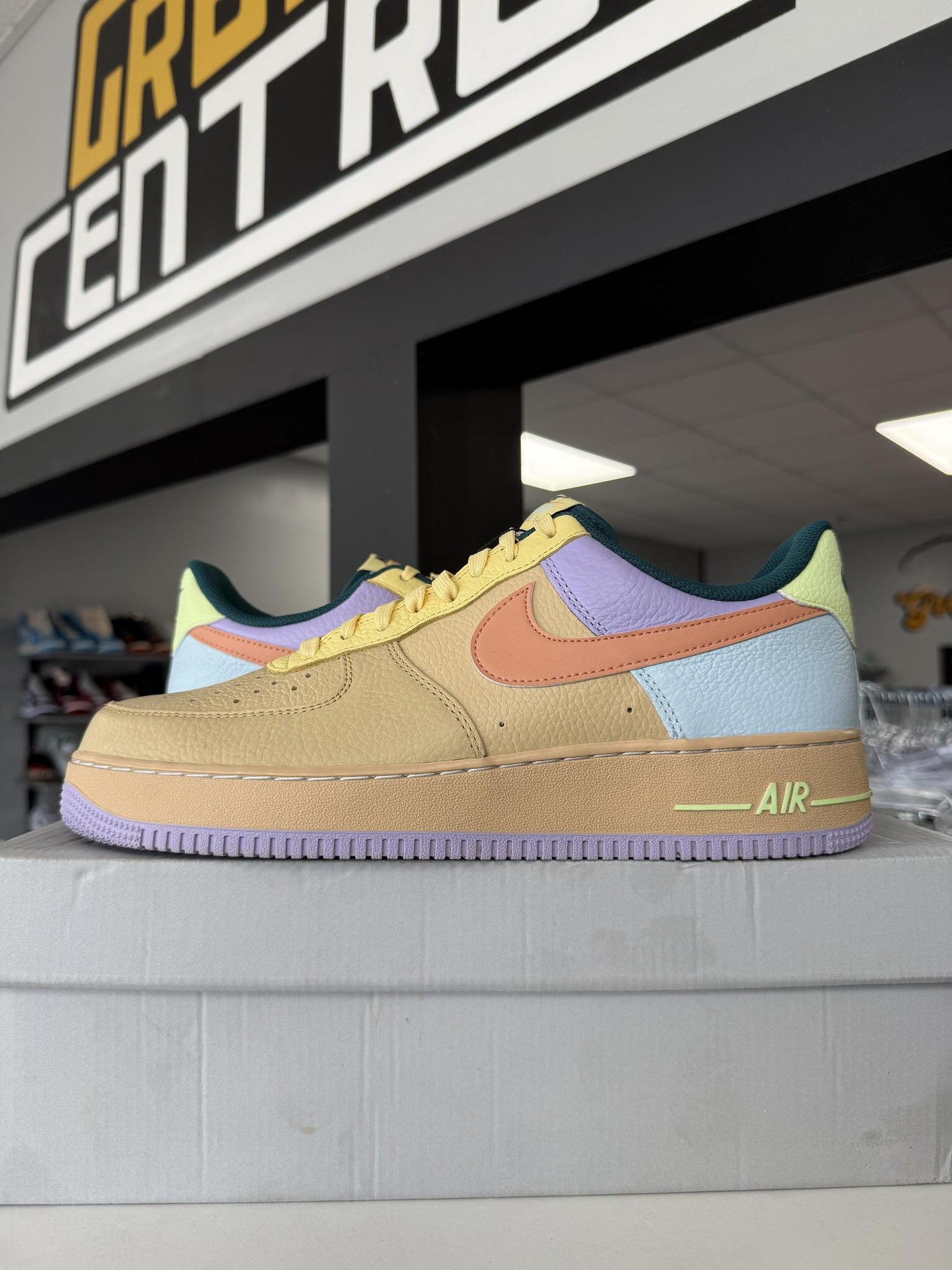 Nike Air Force One Low "Easter" Used size 12