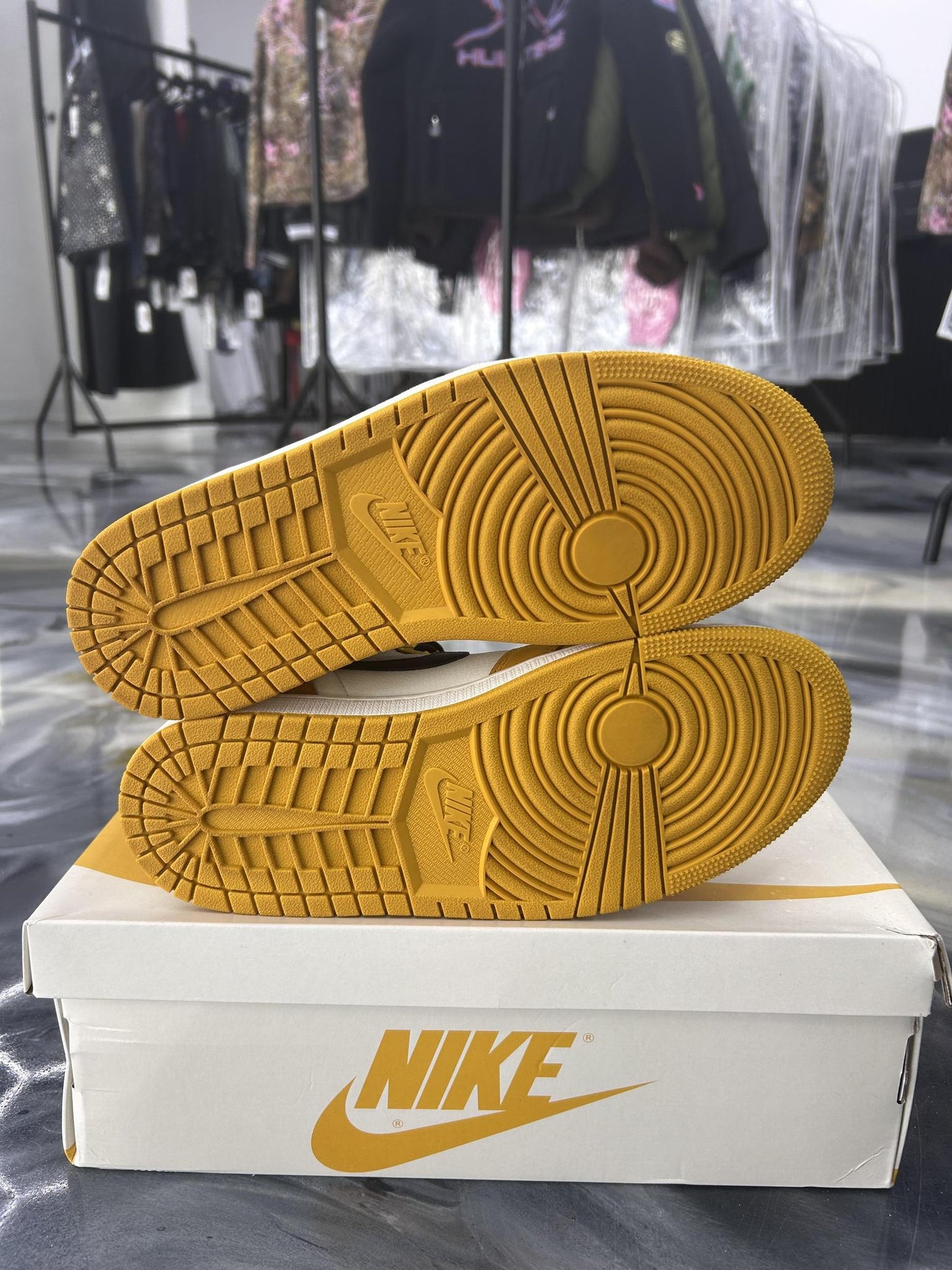 Jordan 1 "Yellow Ochre" Used Size 9
