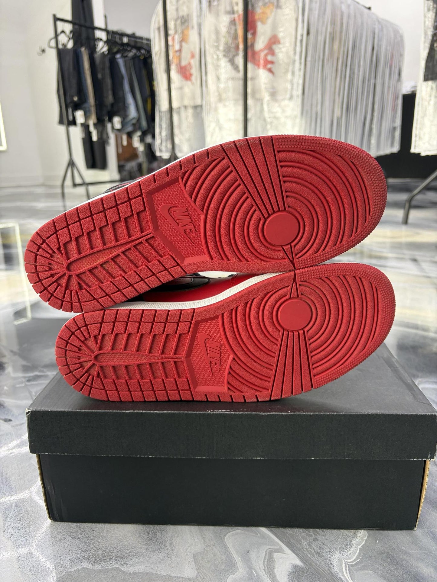 Jordan 1 Mid "Reverse Bred" Used Size 10