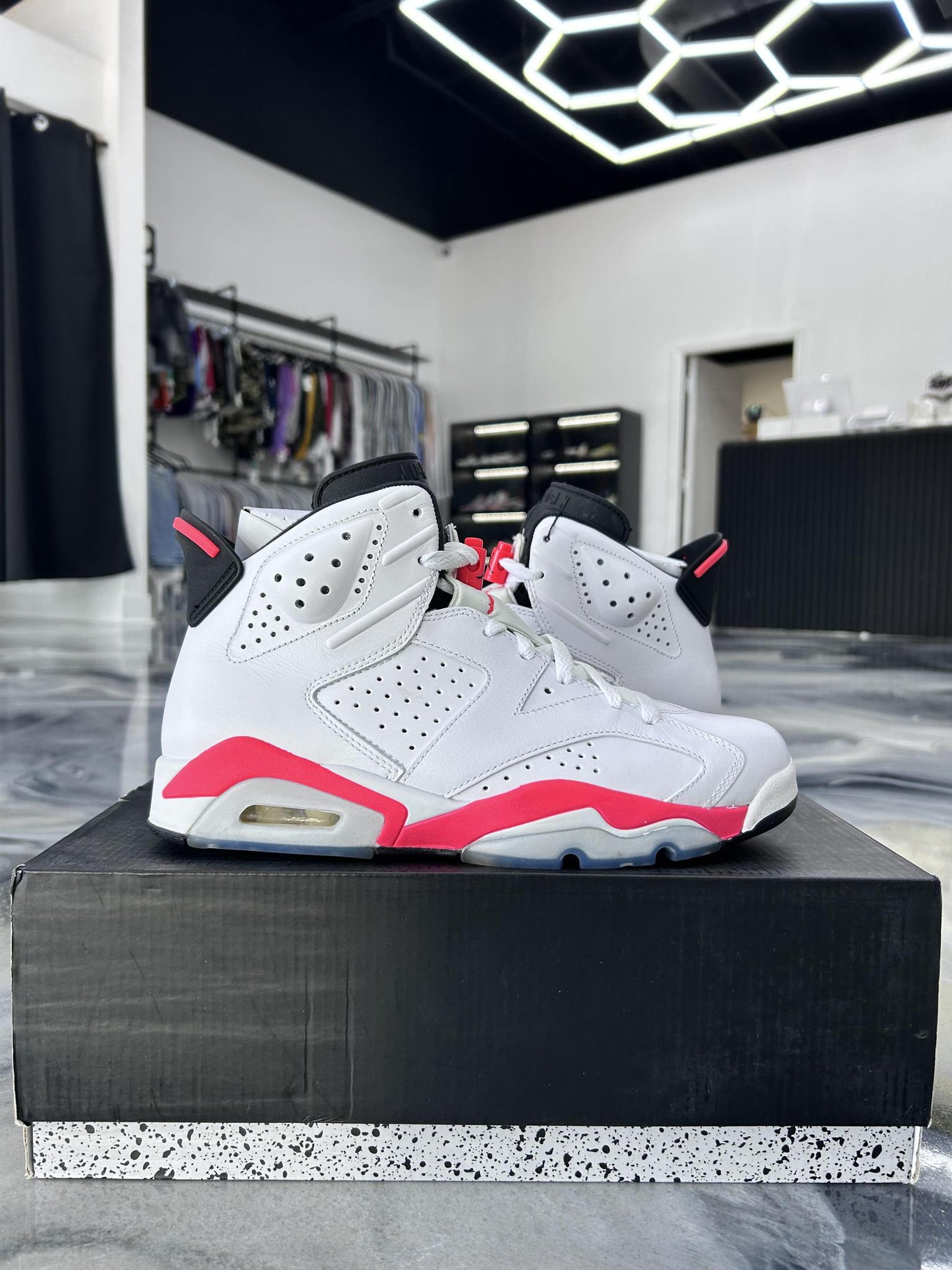 Jordan 6 "White Infrared" Used Size 8