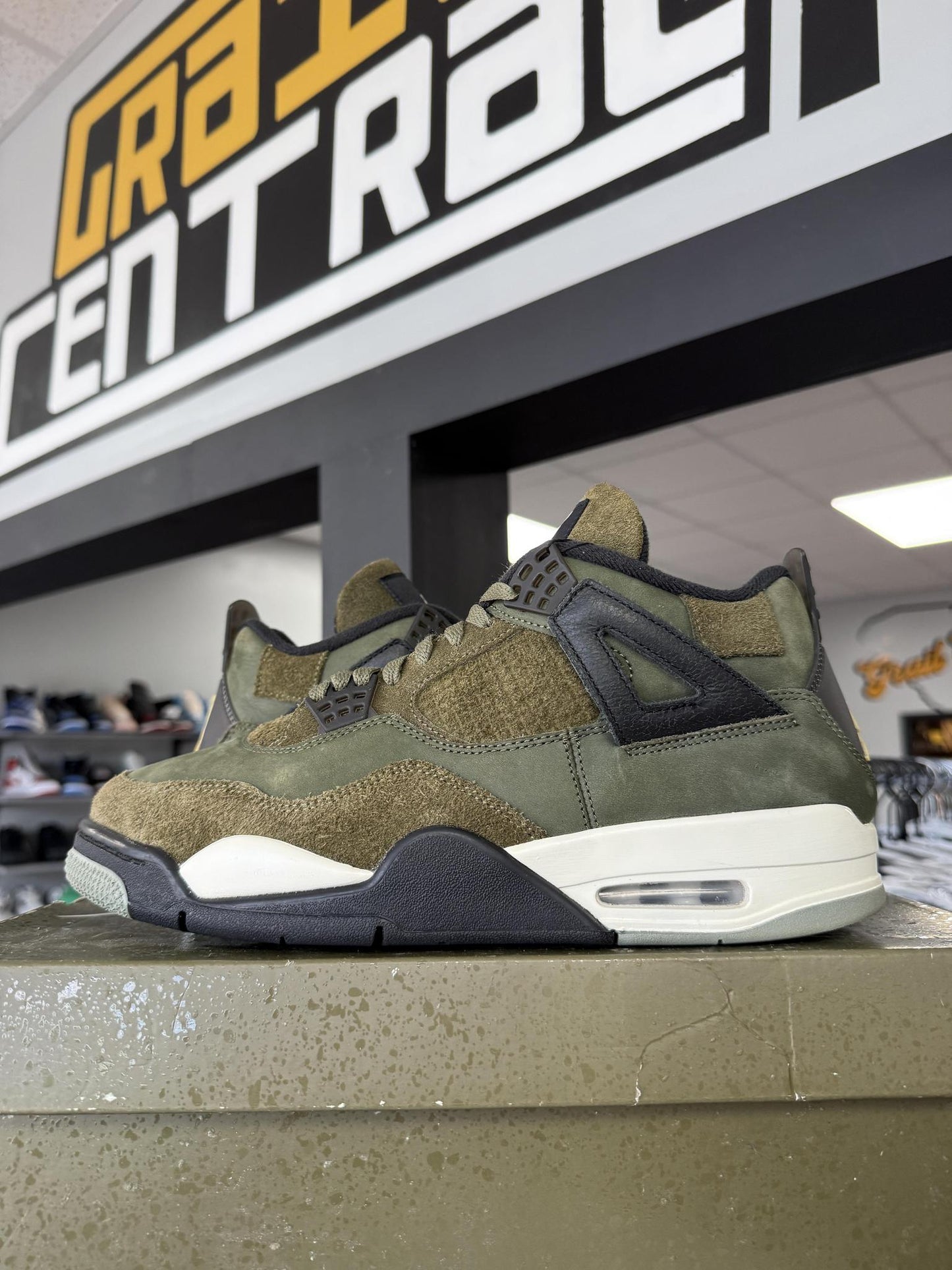 Jordan 4 "Craft Olive" Used Size 11