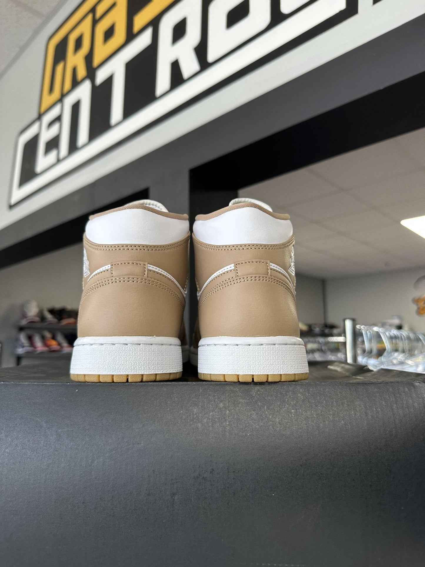Jordan 1 Mid "Tan Gum" Used Size 9.5