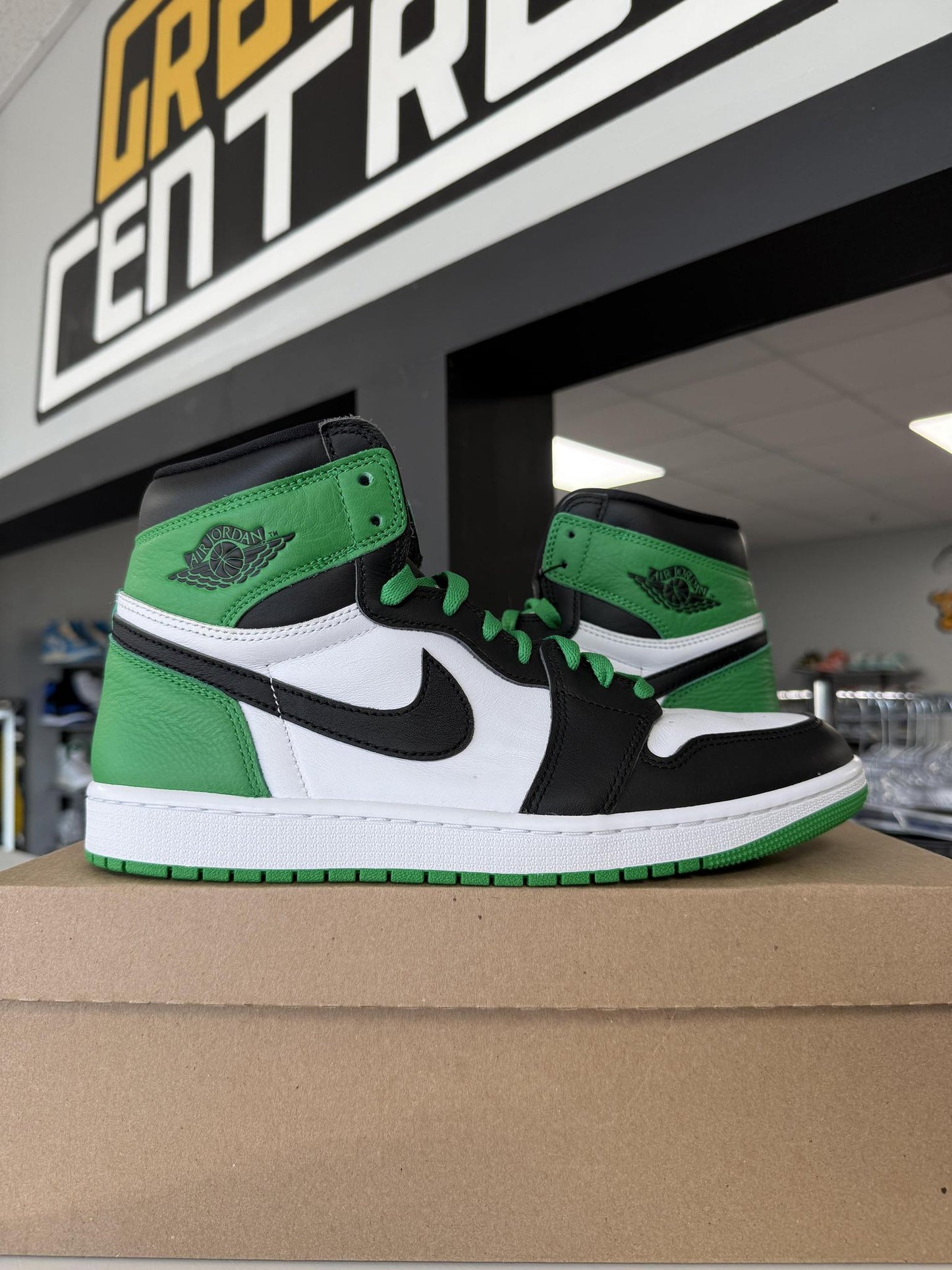 Jordan 1 "Lucky Green" Used Size 11