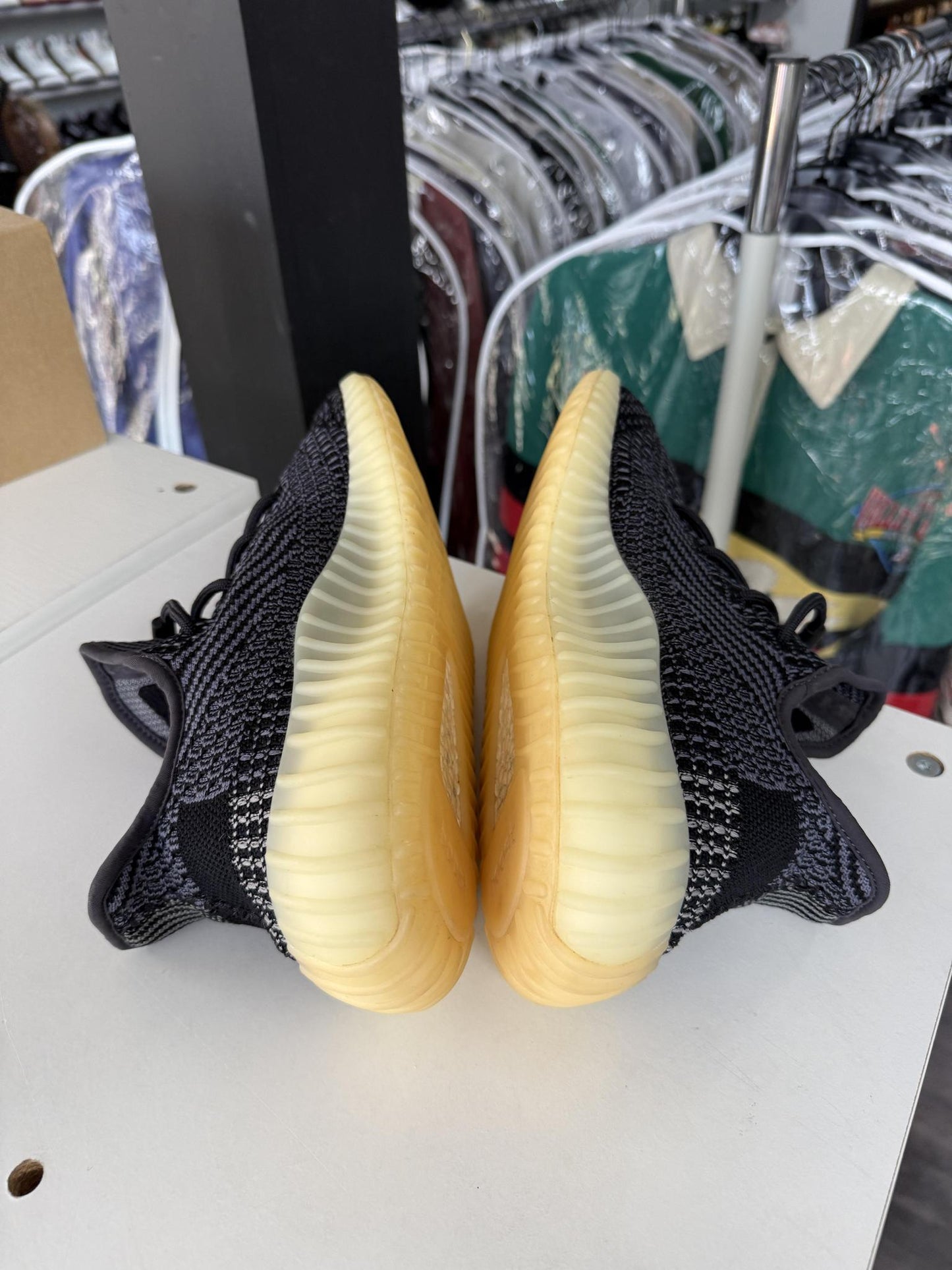 Yeezy 350 V2 "Carbon" Used Size 10.5