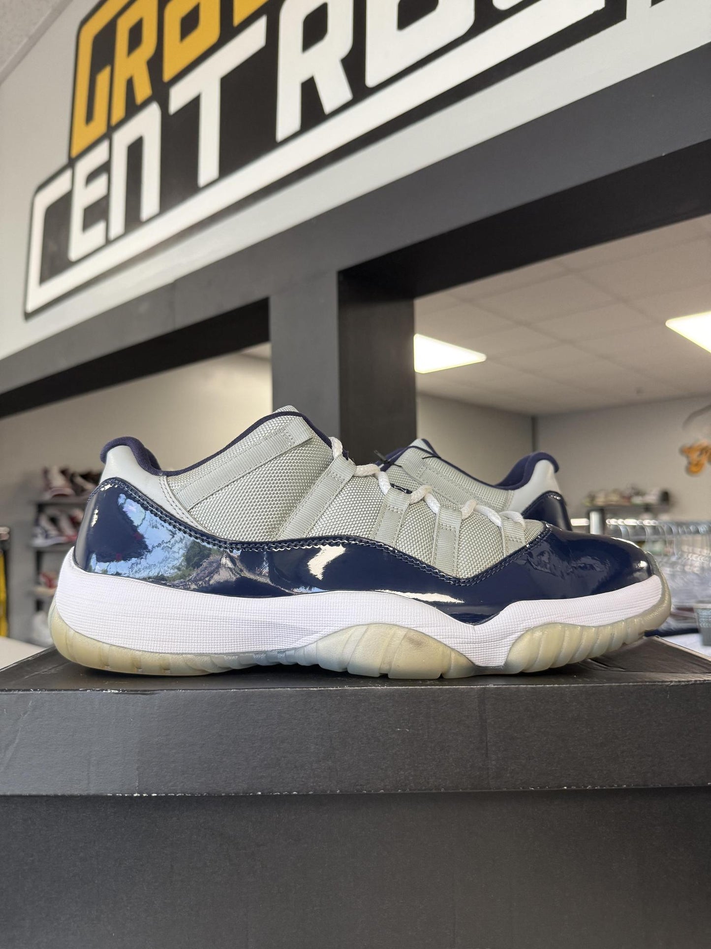 Jordan 11 Low "Georgetown" Used Size 11.5