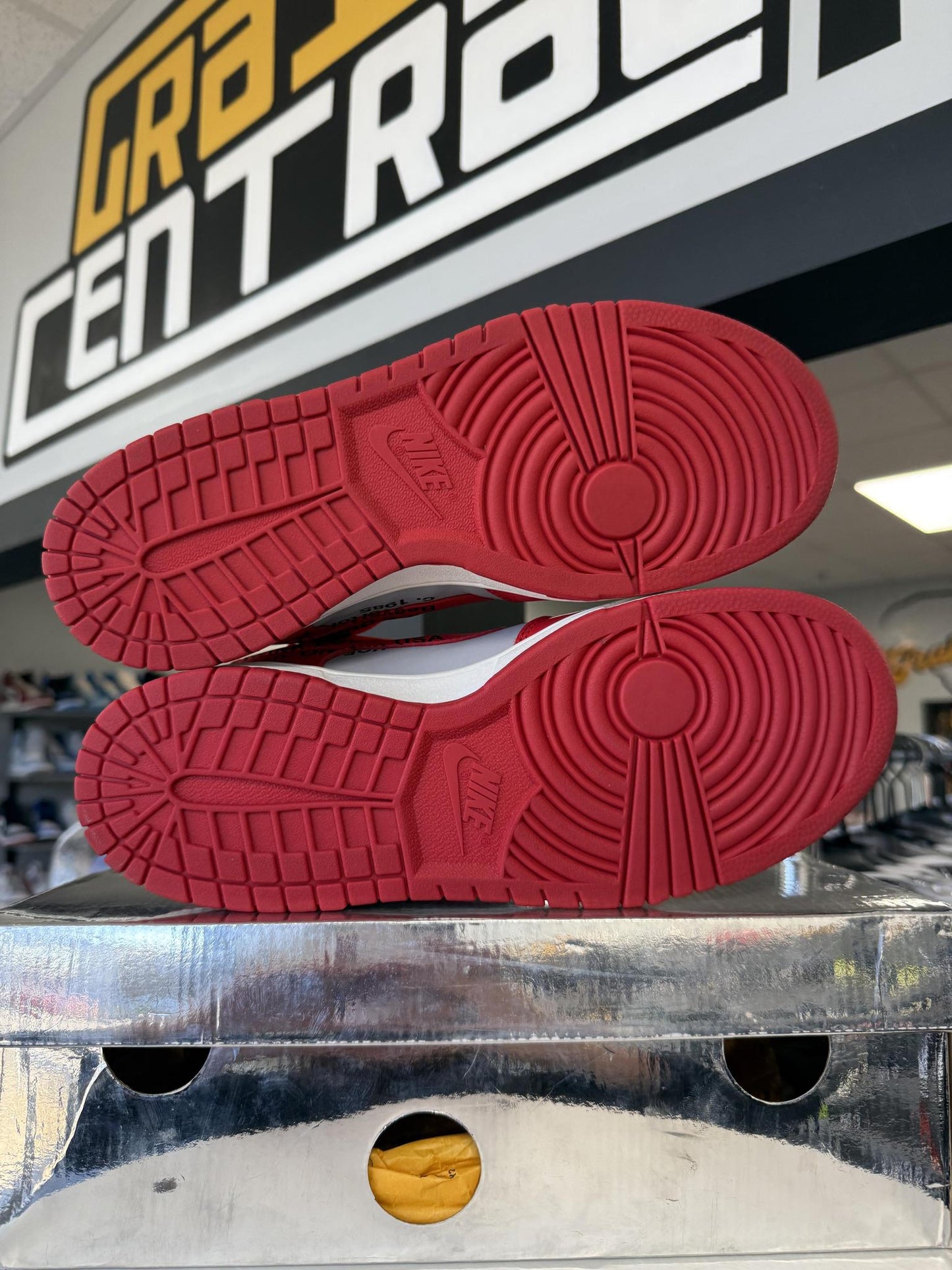 Dunk Low x Off White "UNLV" Used Size 10.5