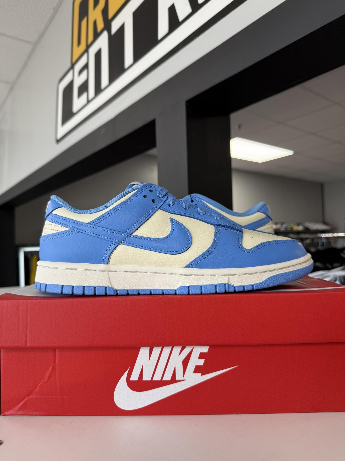 Dunk Low "University Blue" Used Size 9