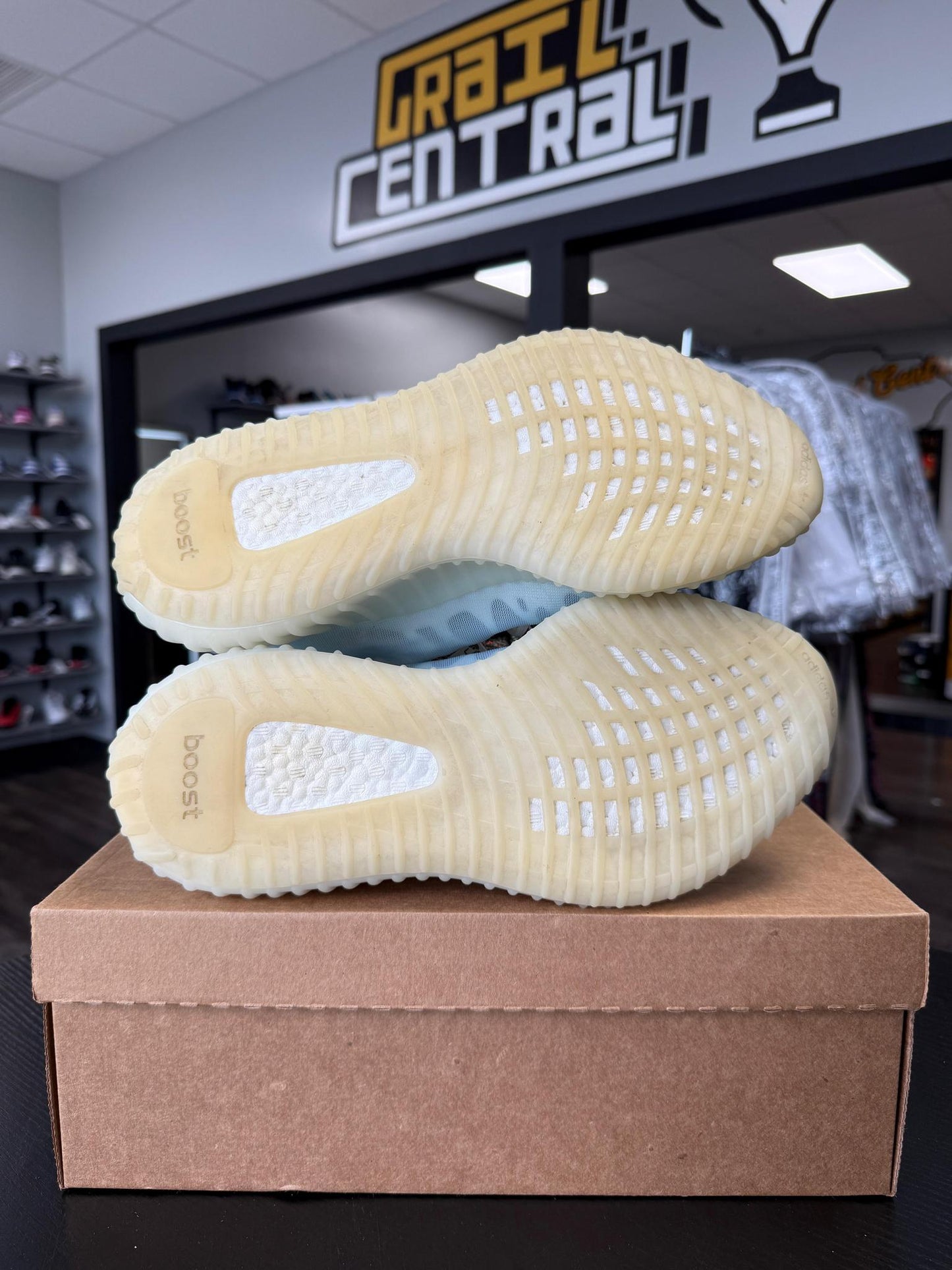 Yeezy 350 "Mono Ice" Used Size 10