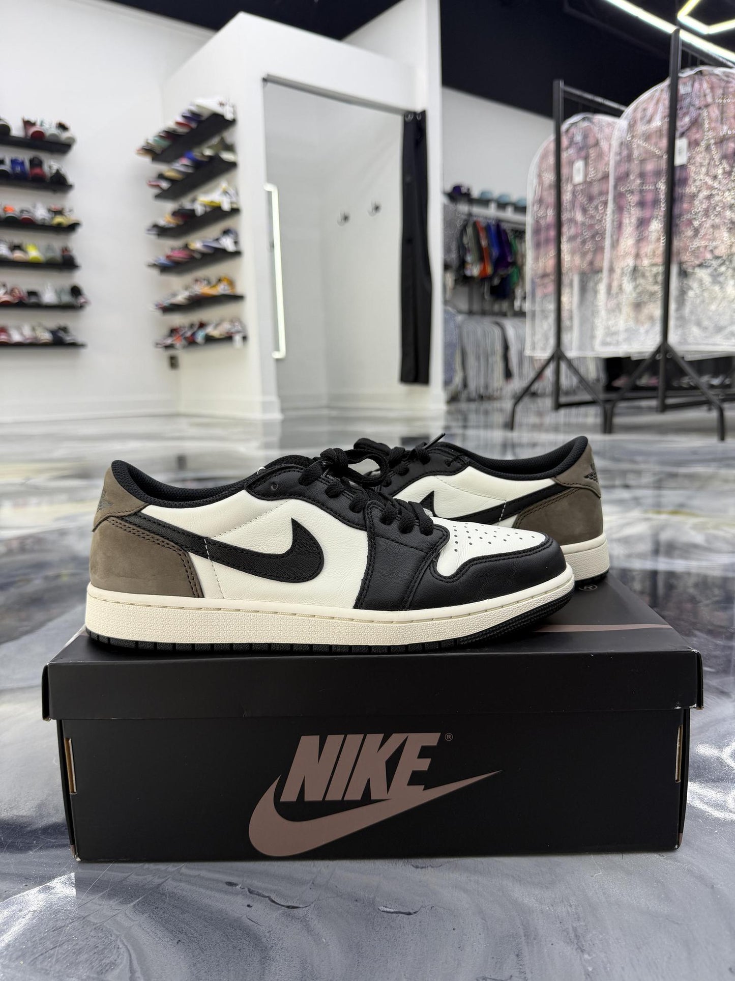 Jordan 1 Low "Mocha" Used Size 9.5