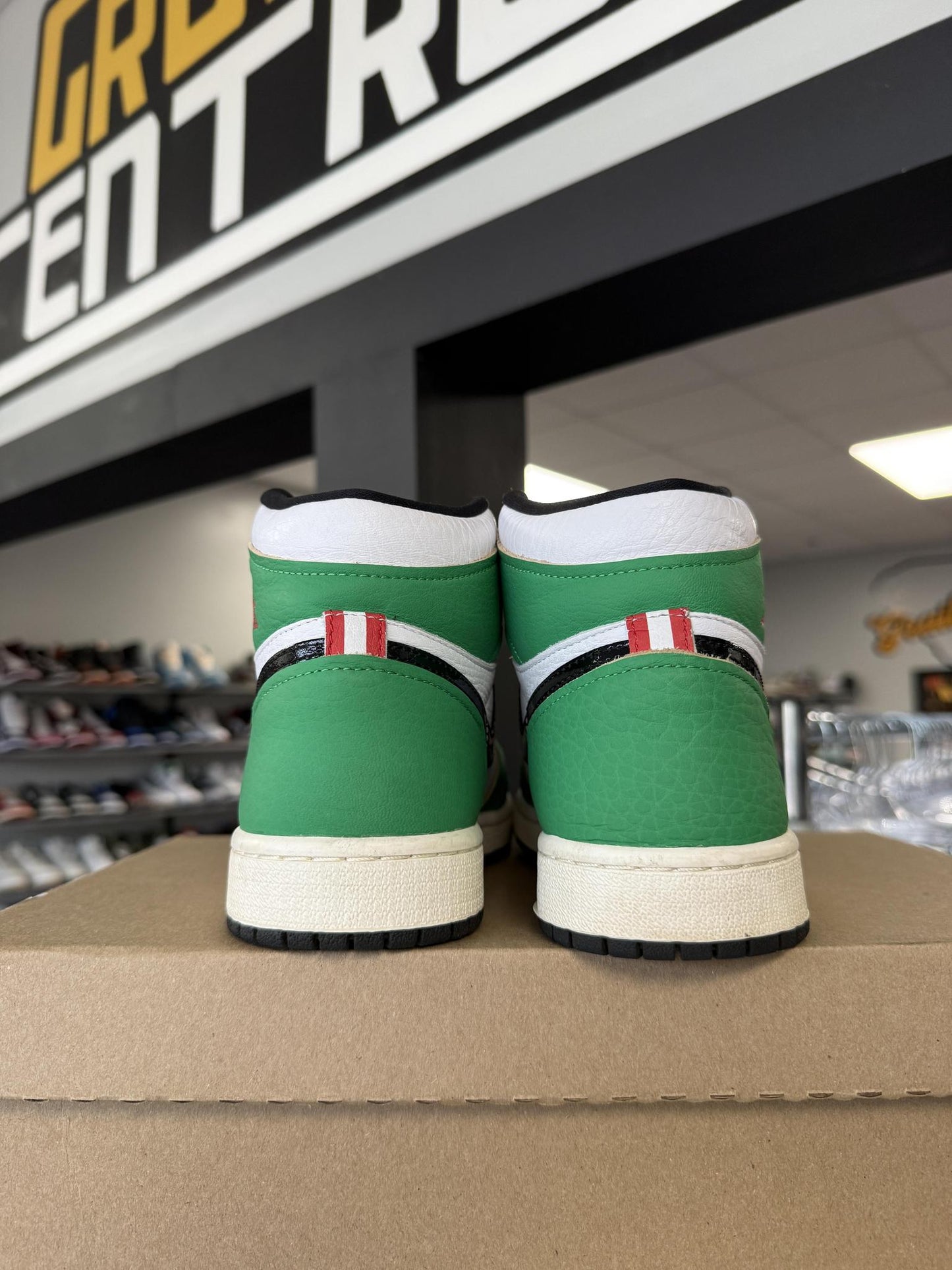 Jordan 1 "Lucky Green" Used Size 6.5Y/8W