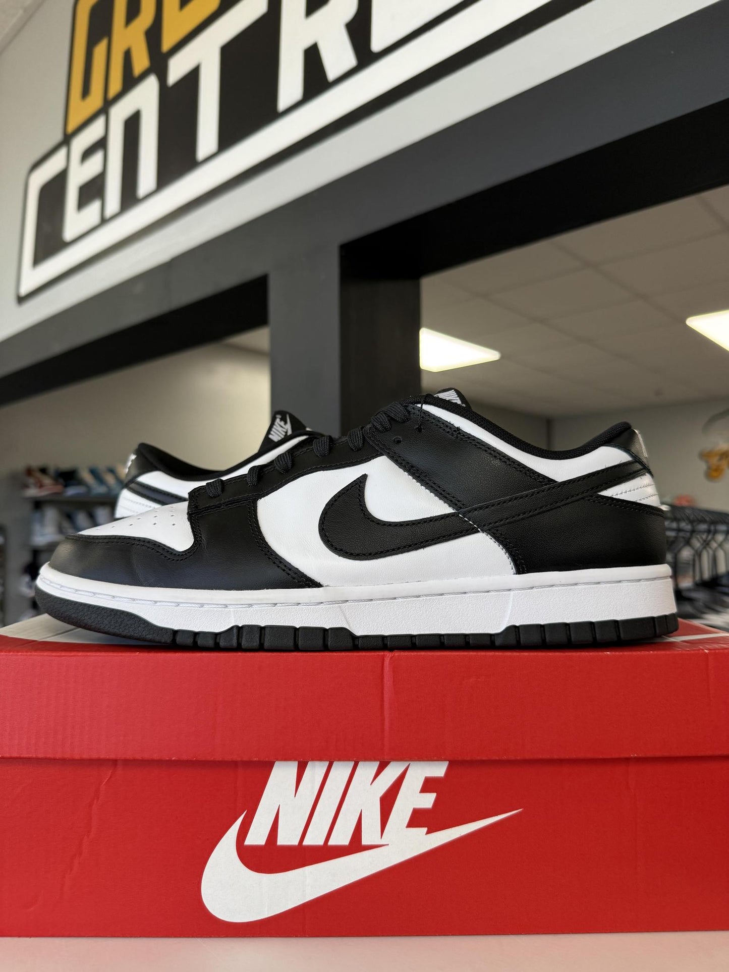 Dunk Low "Panda" Used Size 10.5