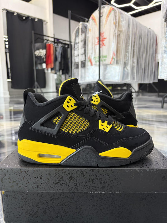 Jordan 4 "Thunder" Used Size 6.5Y/8W