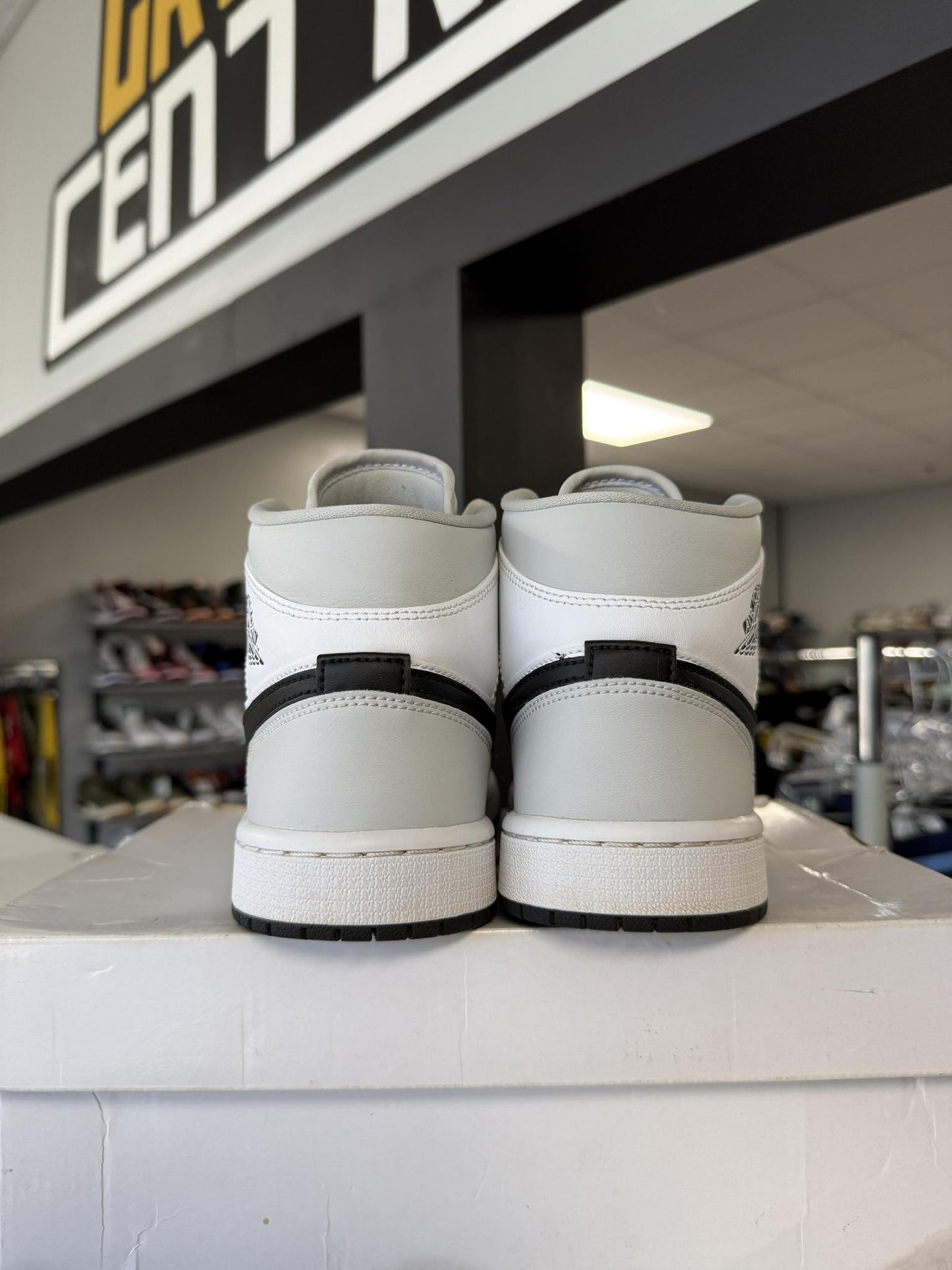 Jordan 1 Mid "Light Smoke Grey" Used Size 6.5Y/8W