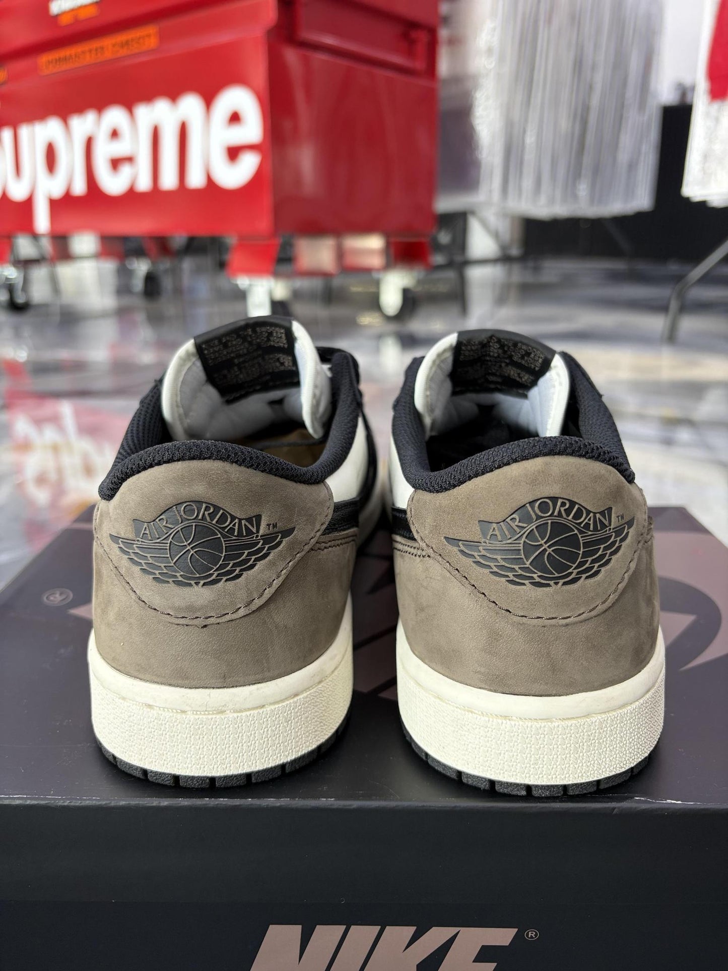 Jordan 1 Low "Mocha" Used Size 9